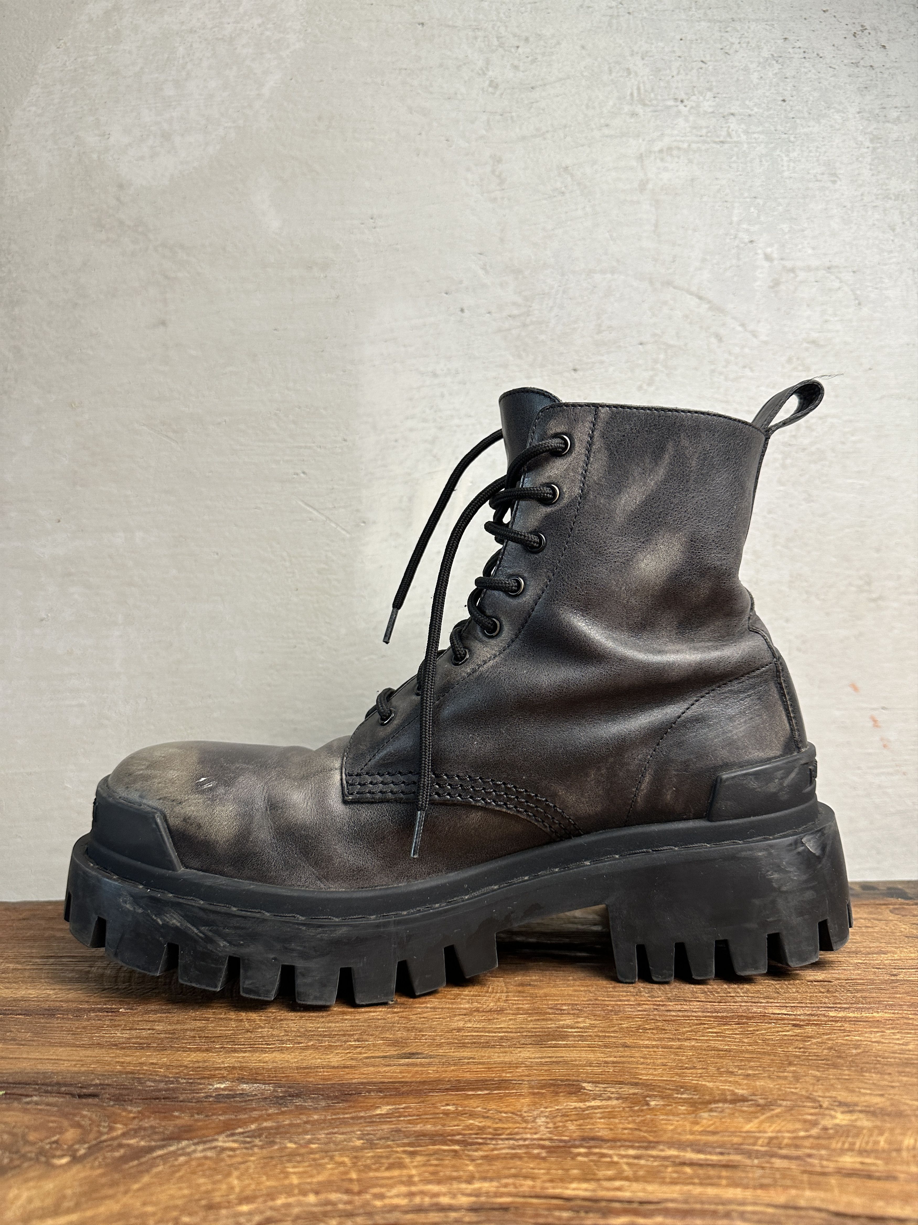 Balenciaga Balenciaga Strike L20 Aged Effect Leather Boots Size US 9 / IT 39 - 4 Thumbnail