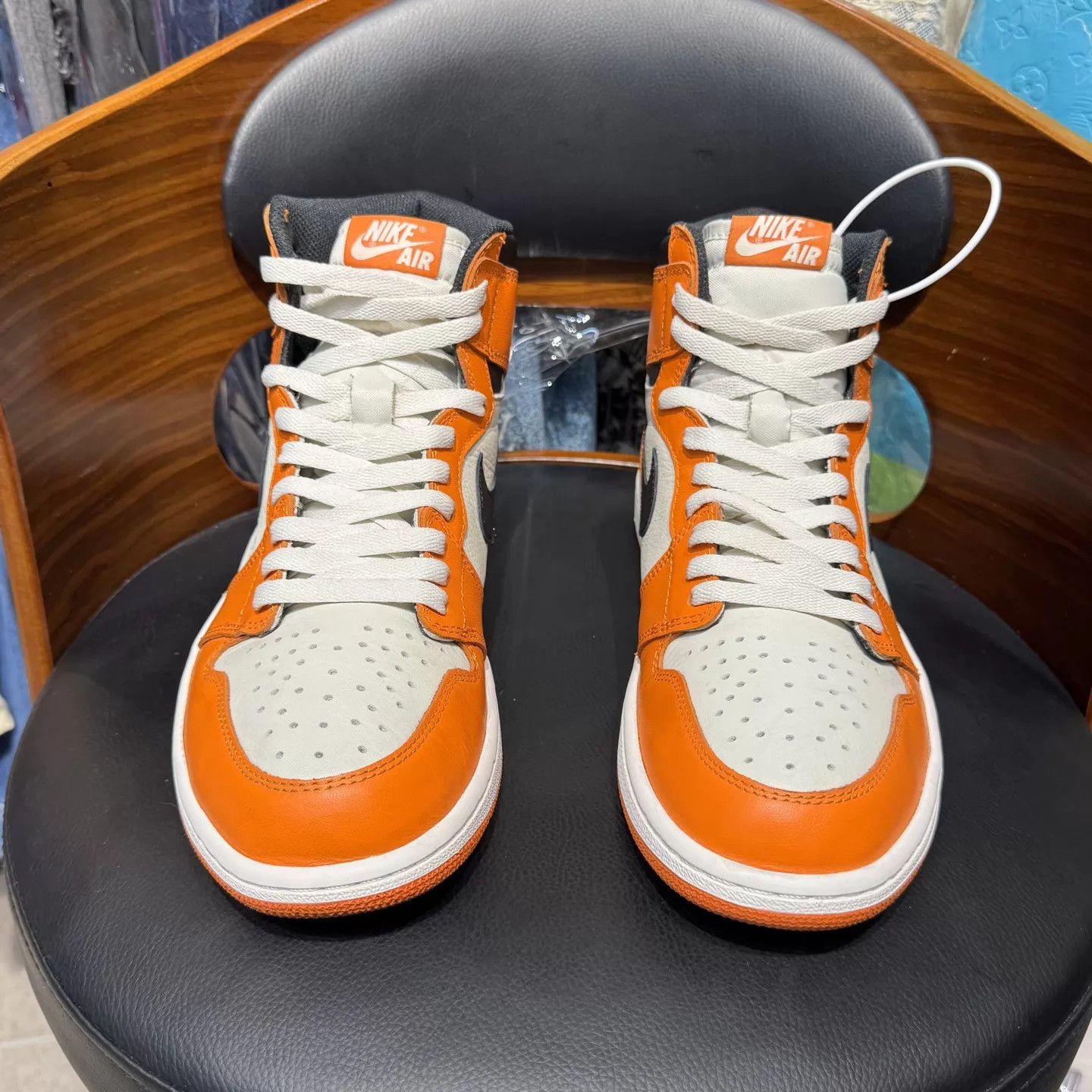Nike AJ1 OG White Orange Shattered 44 US w/ box & black laces Size US 11 / EU 44 - 2 Thumbnail