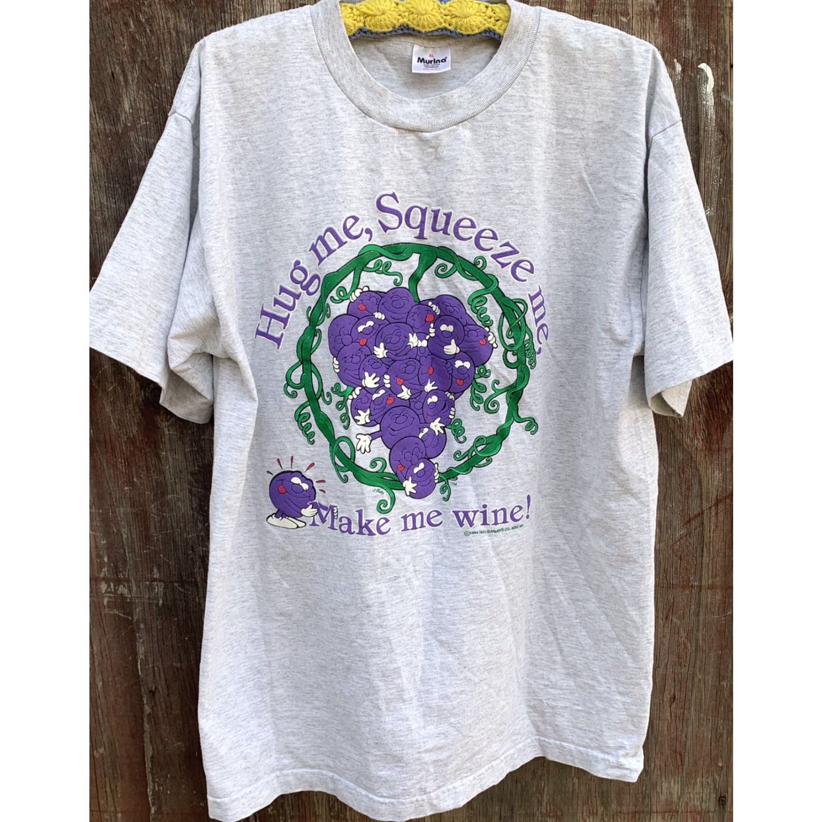 Vintage VINTAGE Hug me Squeeze me Make me wine t-shirt 1994 Hull Garments 90s grapes XL Size XL / US 12-14 / IT 48-50 - 5 Thumbnail