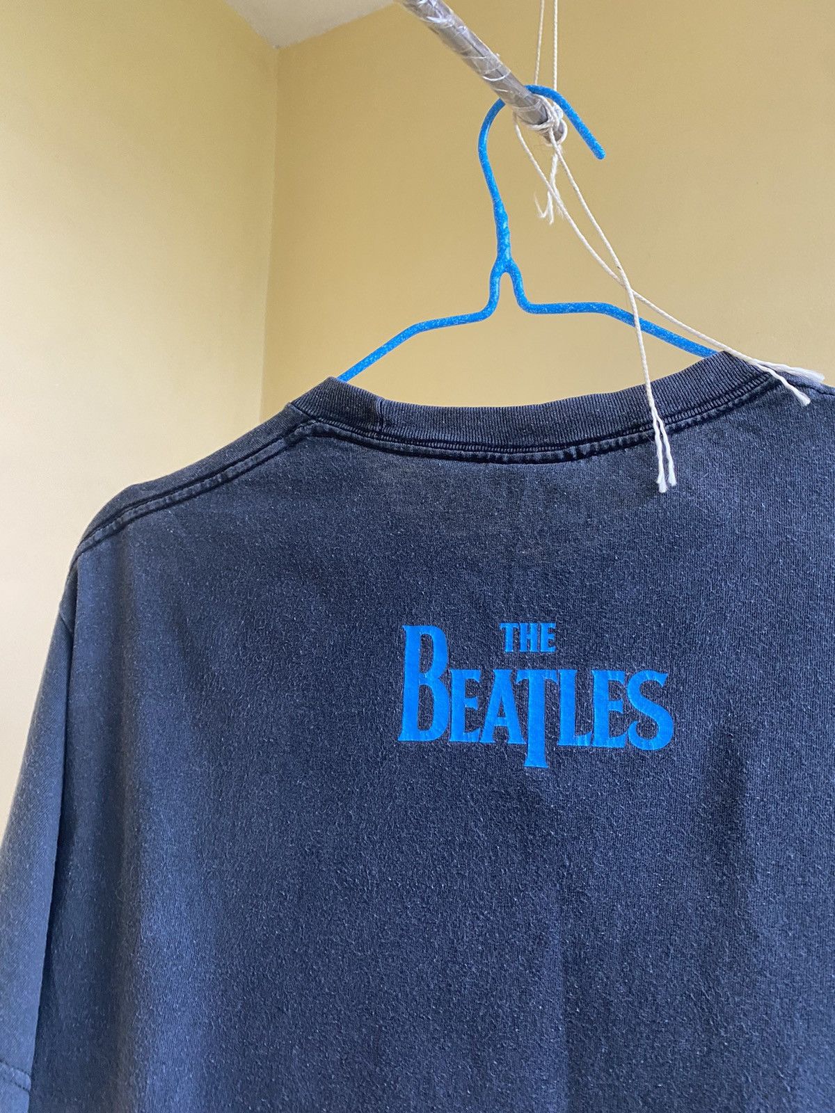 Band Tees × Vintage Vintage 2005 The Beatles Sun Faded Band T-shirt Size US L / EU 52-54 / 3 - 7 Thumbnail
