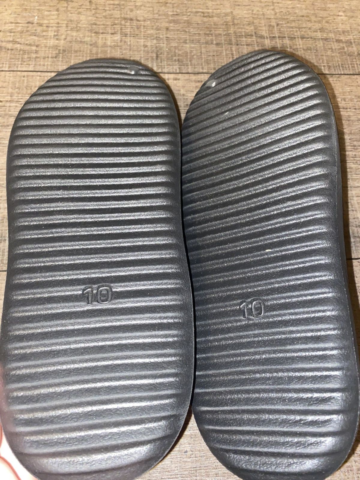 Yeezy Yeezy SL-01 slip on size 10 Size US 10 / EU 43 - 4 Thumbnail