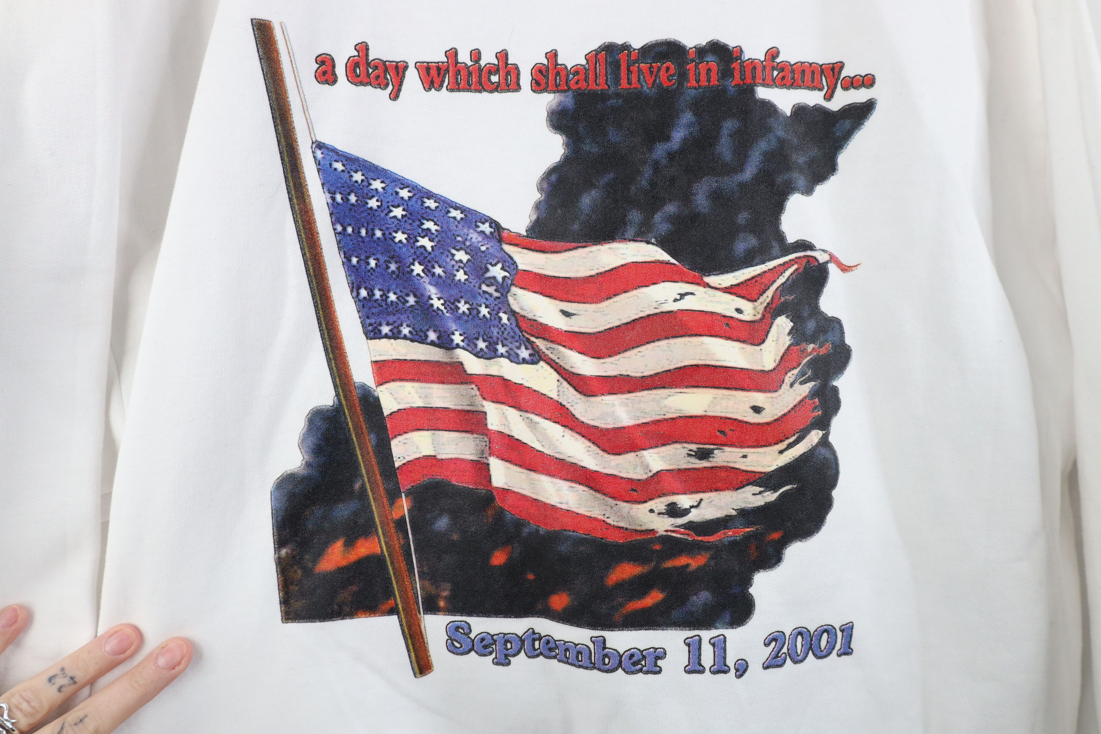 Vintage Vintage Y2K 2001 World Trade Center Flag Sweatshirt White Size US L / EU 52-54 / 3 - 4 Thumbnail