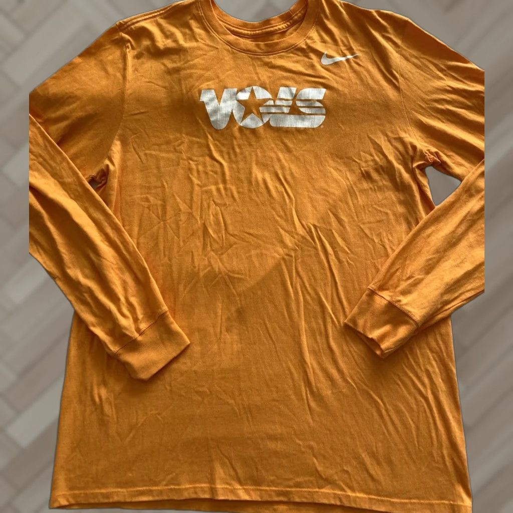 Nike NIKE T Shirt Mens Size L Long Sleeve 18-31 Orange Shirt Mens Long Sleeve Nike 18-31 Size US L / EU 52-54 / 3 - 1 Thumbnail