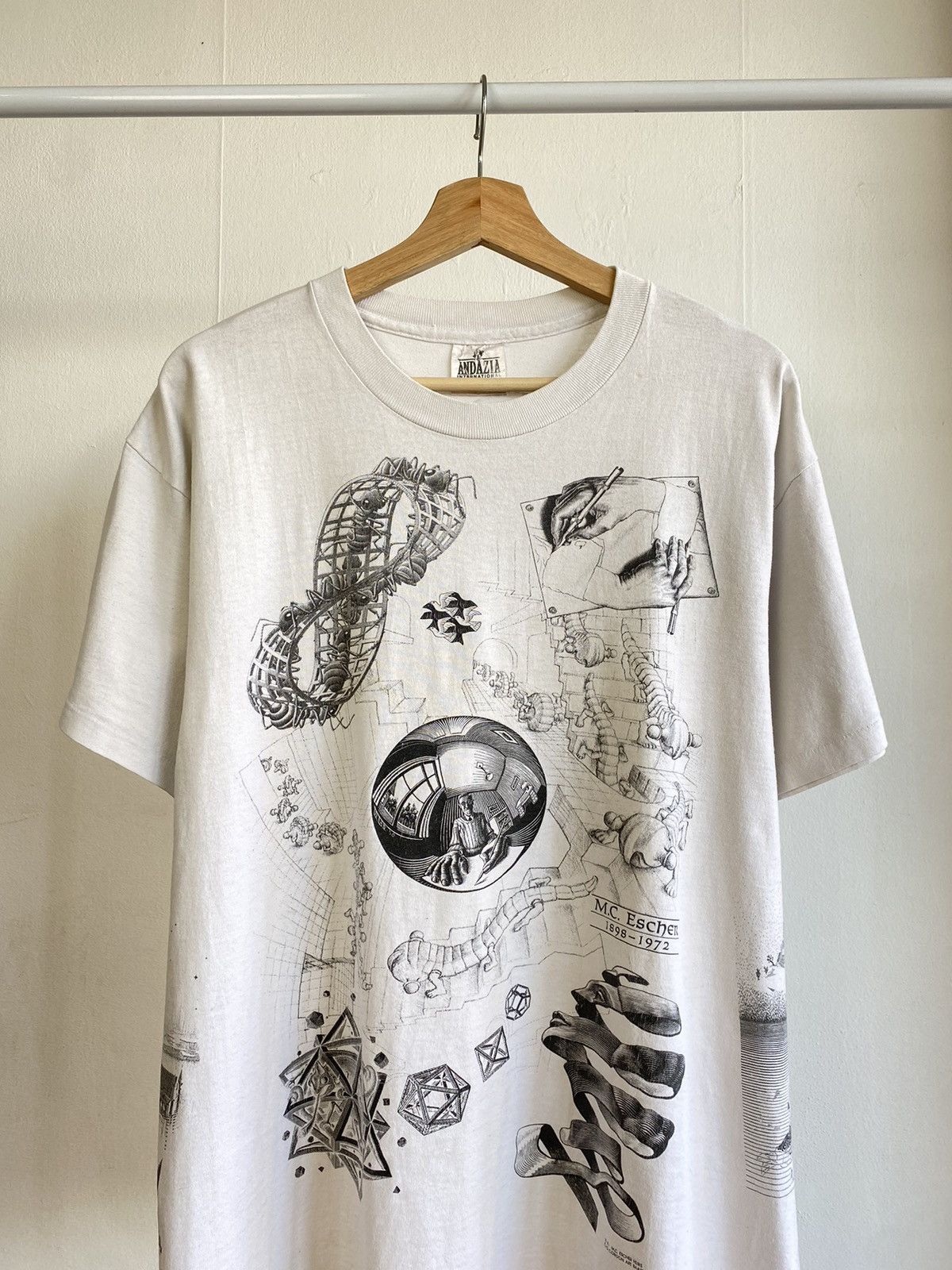 Vintage Vintage MC Escher 1991 Full Print art tee Size US L / EU 52-54 / 3 - 2 Thumbnail