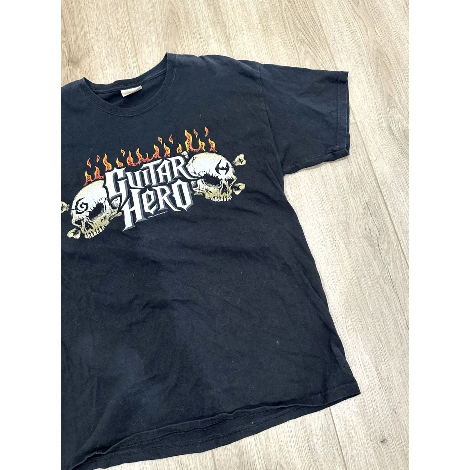 Vintage VINTAGE Guitar Hero T-Shirt Mens Large Black Short Sleeve Crew Neck Retro Music Skull Flaming Skulls Video Game Tshirt Size US L / EU 52-54 / 3 - 2 Thumbnail