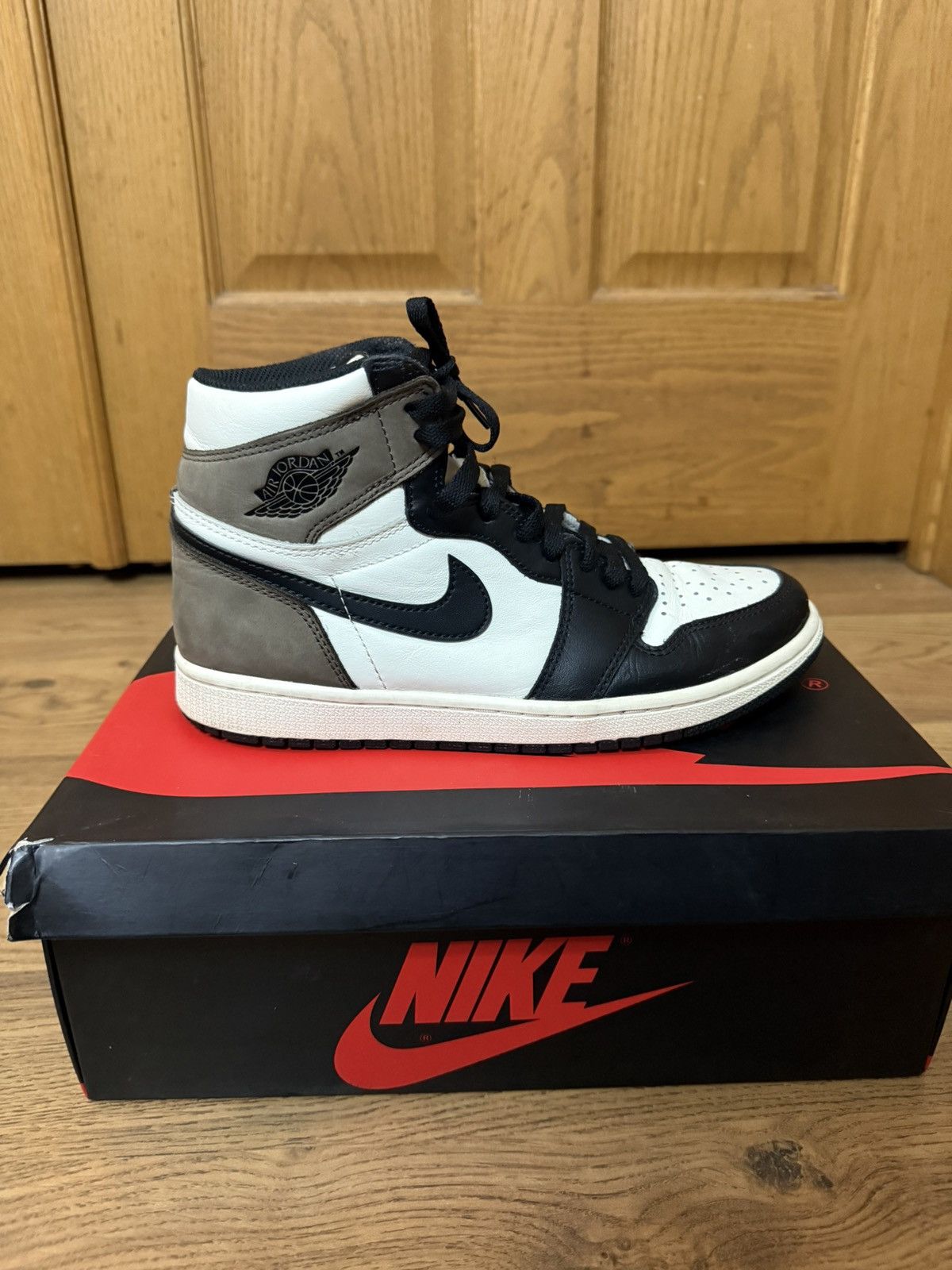 Jordan Brand Air Jordan 1 High “Mocha” Size 8M Size US 8 / EU 41 - 8 Thumbnail
