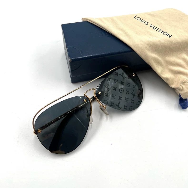 Louis Vuitton Louis Vuitton Monogram Pilot Sunglasses Size ONE SIZE - 1 Thumbnail
