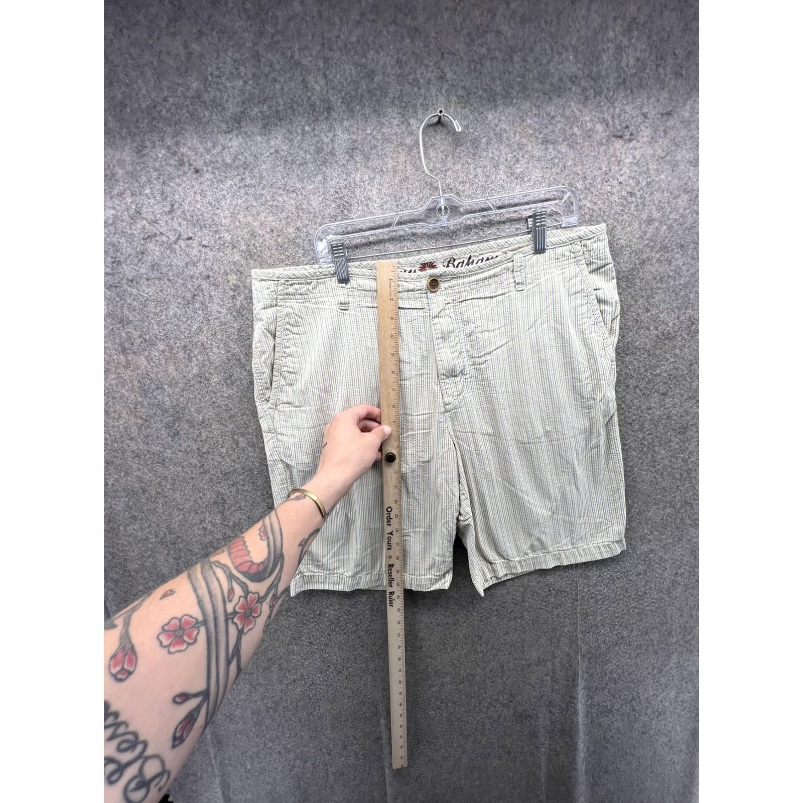 Tommy Bahama Tommy Bahama Shorts Mens 35 Beige Striped Cotton Chino 9 Inseam Casual Summer Size US 35 - 6 Thumbnail