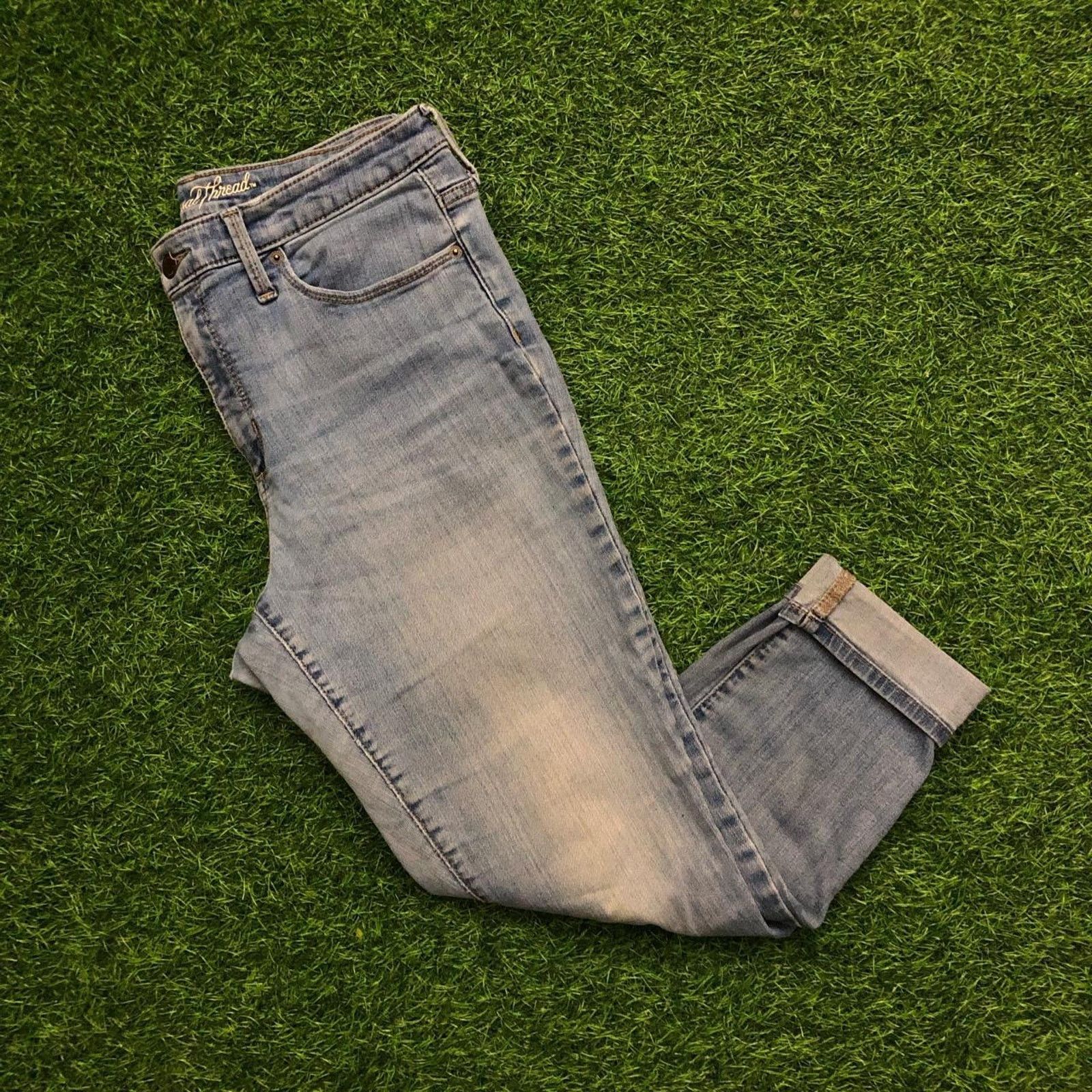 Other Women's Light Wash Universal Thread Cuffed Capri Denim Size 34" / US 12 / IT 48 - 1 Thumbnail