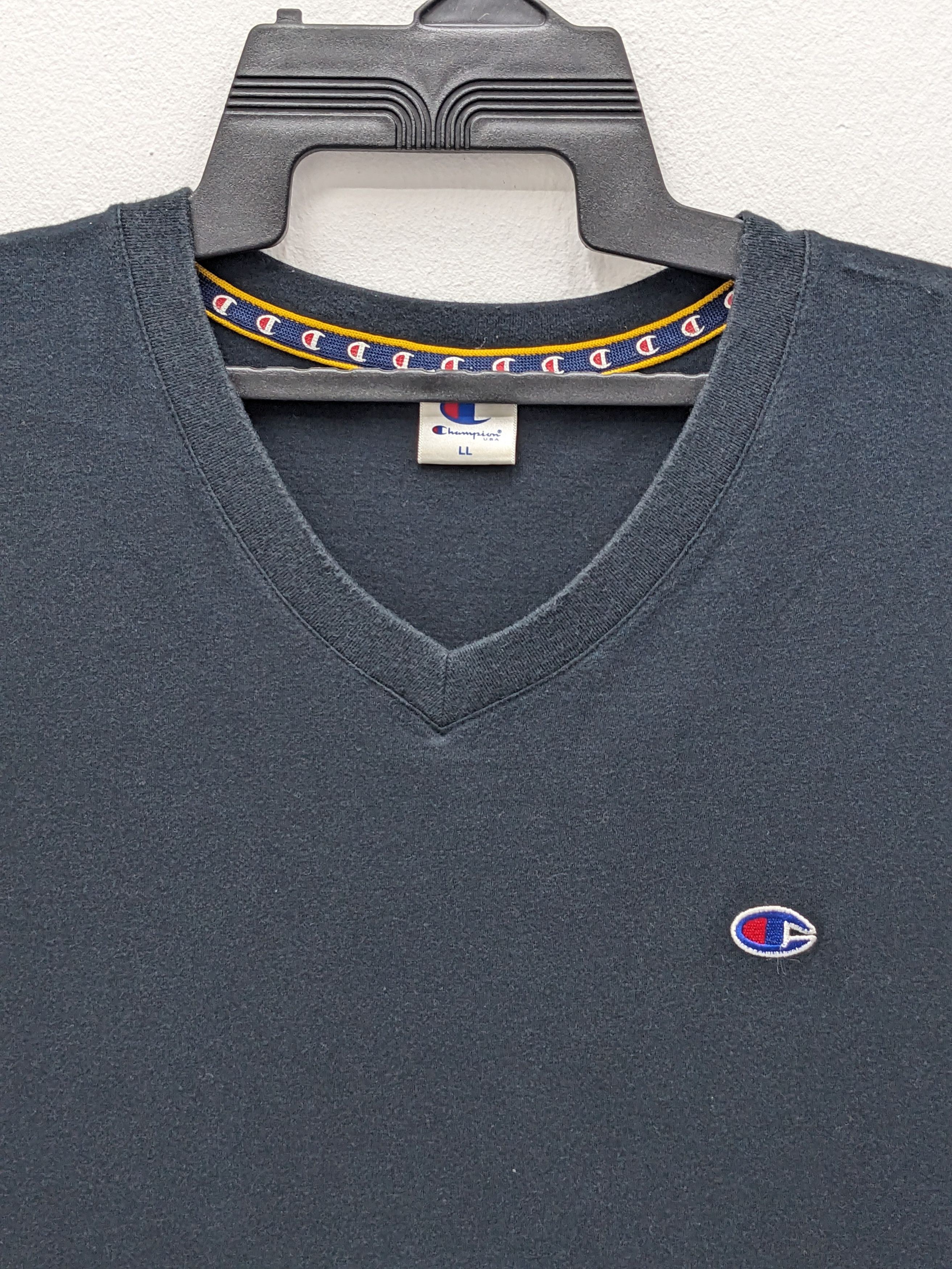 Champion CHAMPION STREETWEAR V-NECK BLACK TSHIRT Size US L / EU 52-54 / 3 - 3 Thumbnail