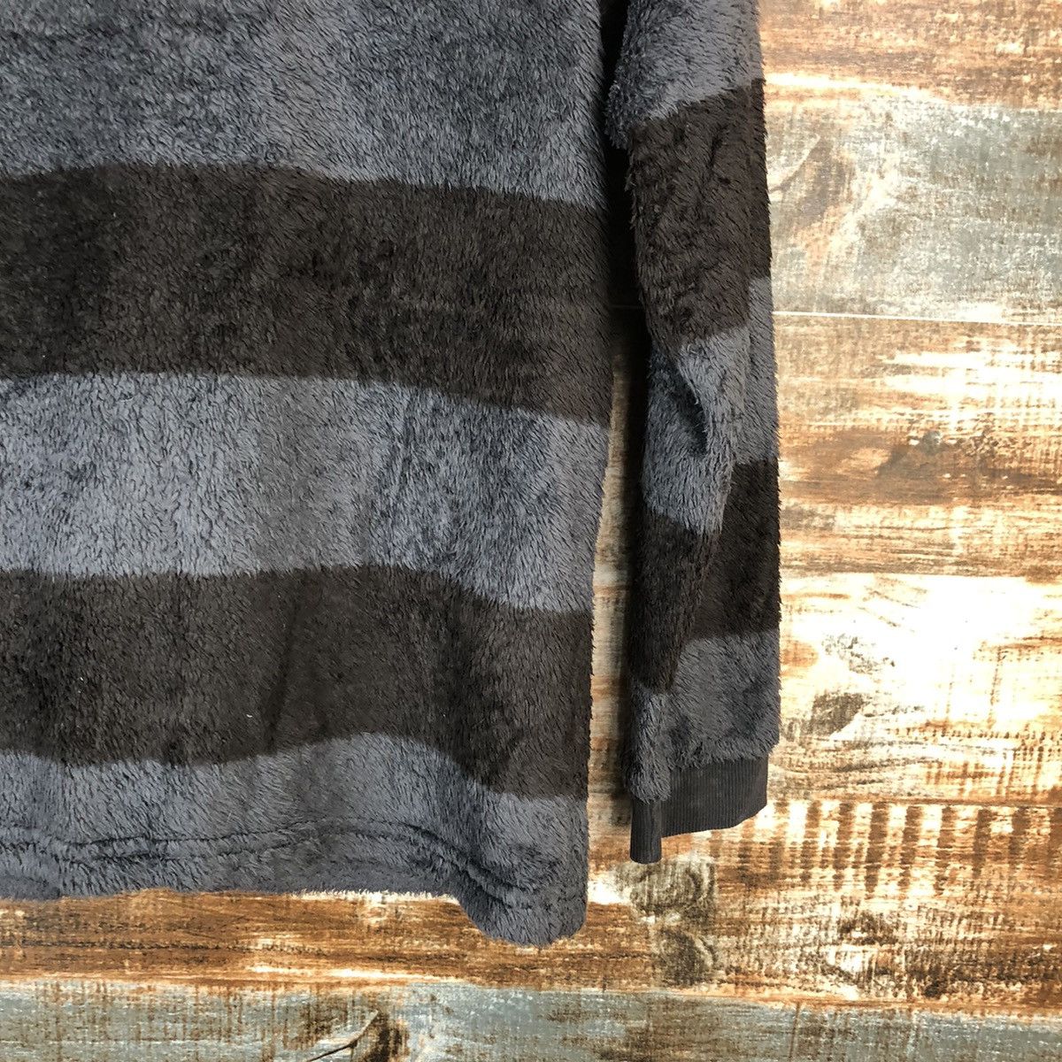 Mickey Mouse × Uniqlo Uniqlo Stripe Grey fleece Sweatshirt #A1618 Size US XS / EU 42 / 0 - 8 Thumbnail