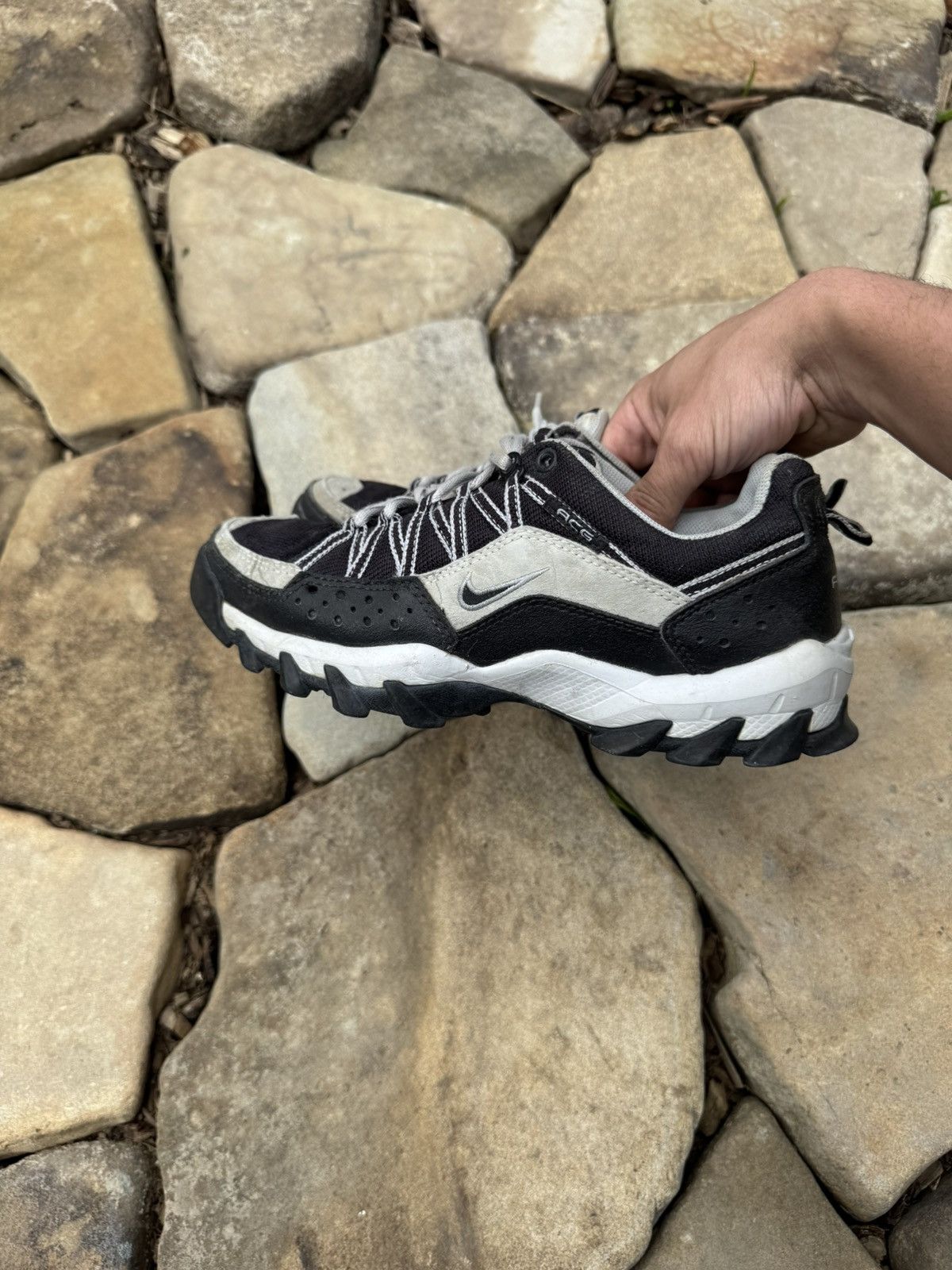 Vintage Vintage Nike ACG Outdoor Sneakers Size US 8 / IT 38 - 3 Thumbnail