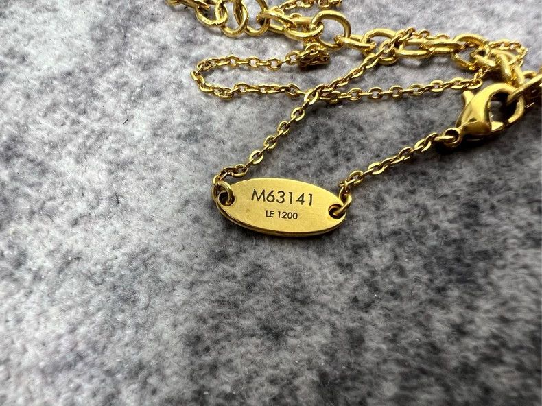 Louis Vuitton Louis Vuitton Old Flower Double Tag Necklace Size ONE SIZE - 5 Thumbnail
