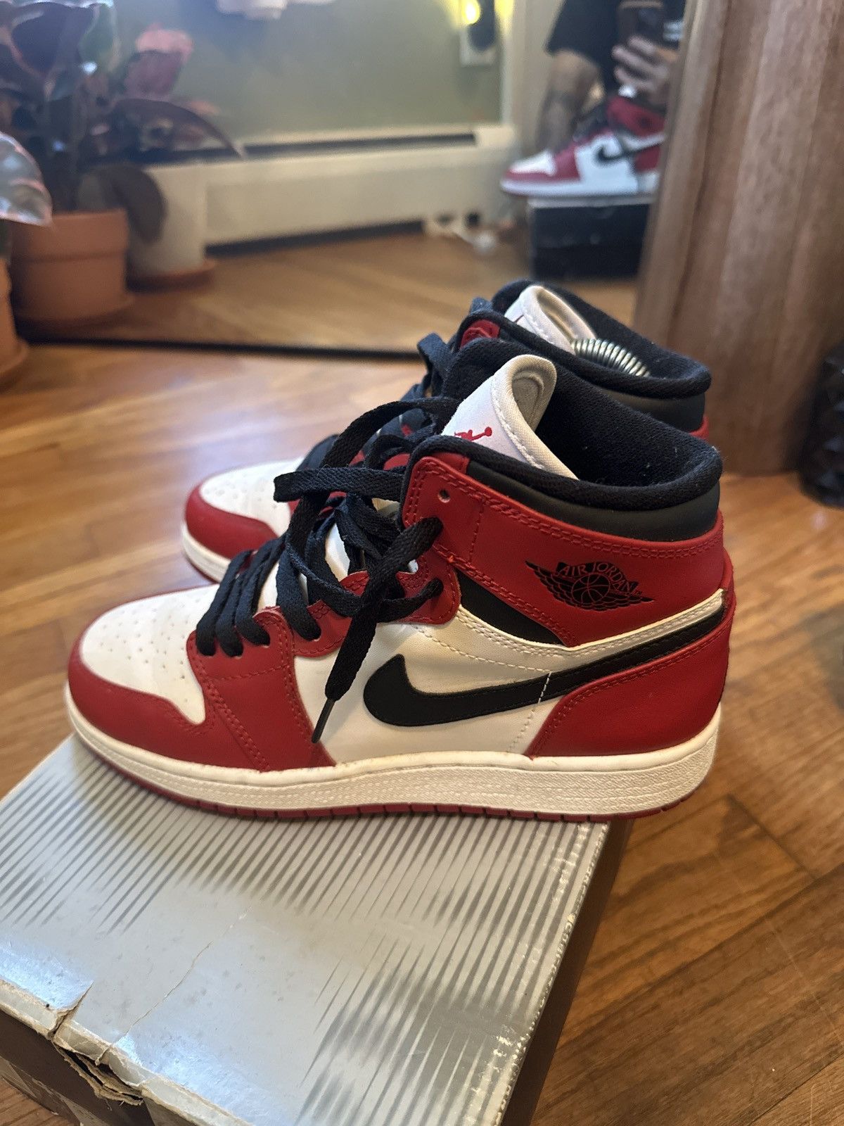 Jordan Brand Air Jordan 1 Retro High 'Chicago' 2013 Size US 6 / IT 36 - 6 Thumbnail