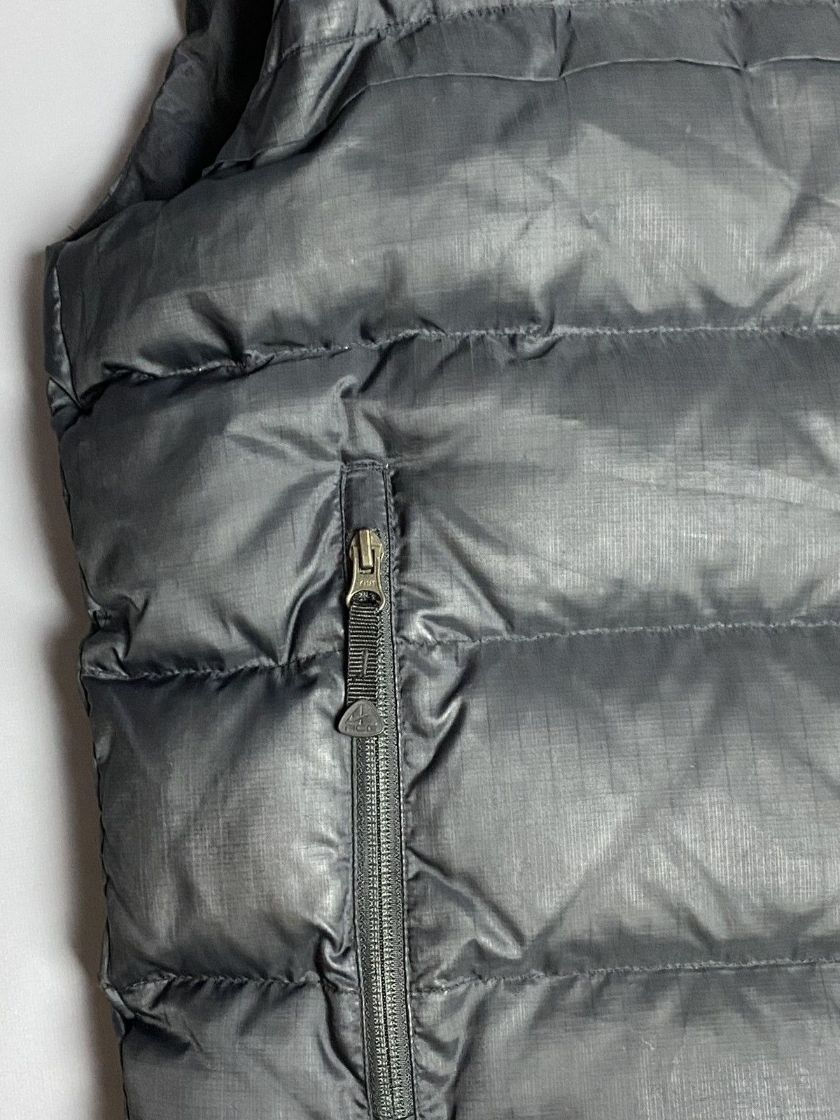 Nike Vintage 00s Nike ACG Down Reversible Black Vest Puffer L Size US L / EU 52-54 / 3 - 13 Thumbnail