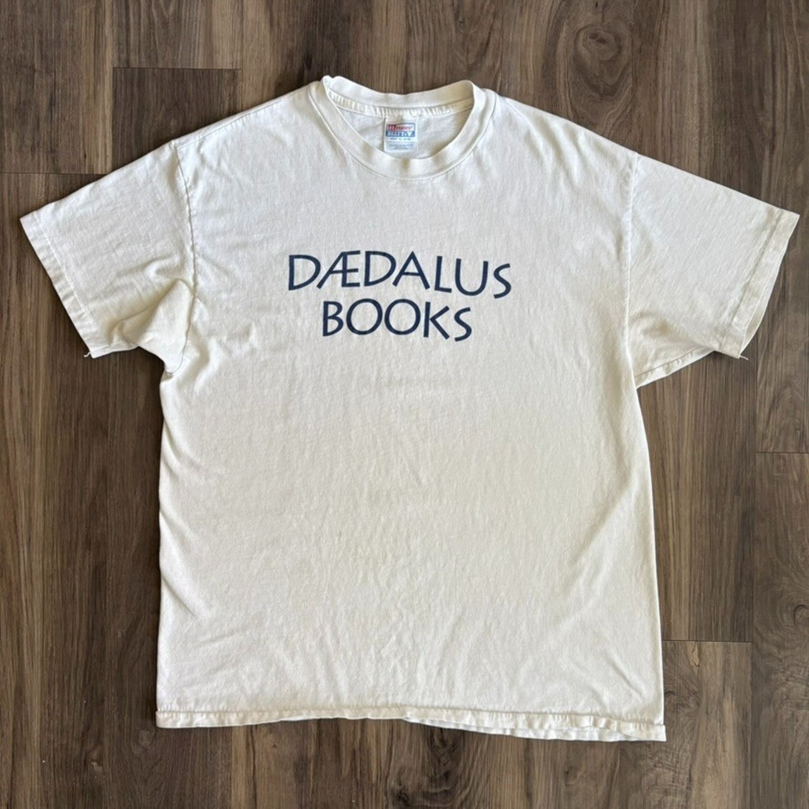 Vintage Vintage Daedalus Book Store T-Shirt Men's Size XL White Size US XL / EU 56 / 4 - 5 Thumbnail