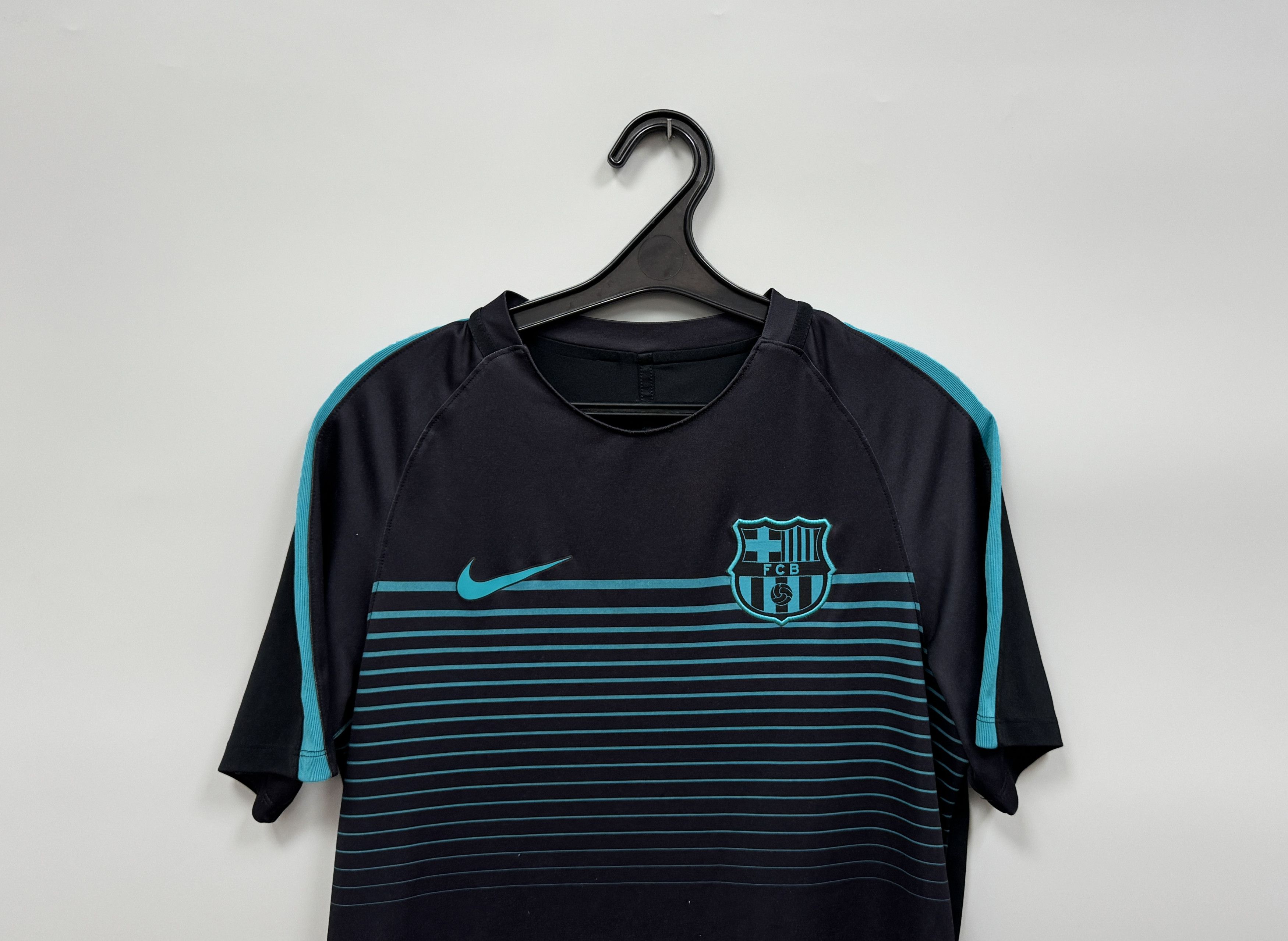 Nike 2016-2017 Nike FC Barcelona DRY Strike Squad Jersey Shirt Size US M / EU 48-50 / 2 - 2 Thumbnail