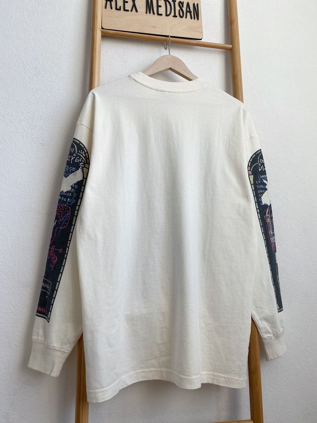 H&M × Jean-Michel Basquiat × Who Decides War WHO DECIDES WAR x BASQUIAT x H&M LONG SLEEVE RELAXED T-SHIRT Size US S / EU 44-46 / 1 - 19 Thumbnail