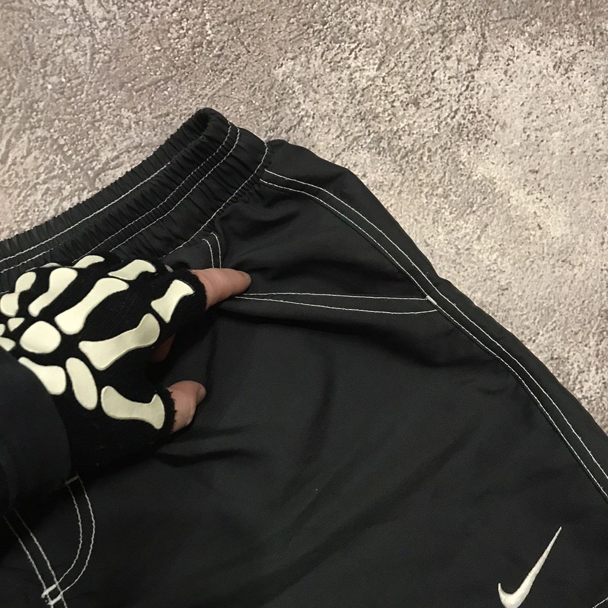 Nike vintage Nike shorts swoosh streetwear japan Y2K Size US 32 / EU 48 - 3 Thumbnail