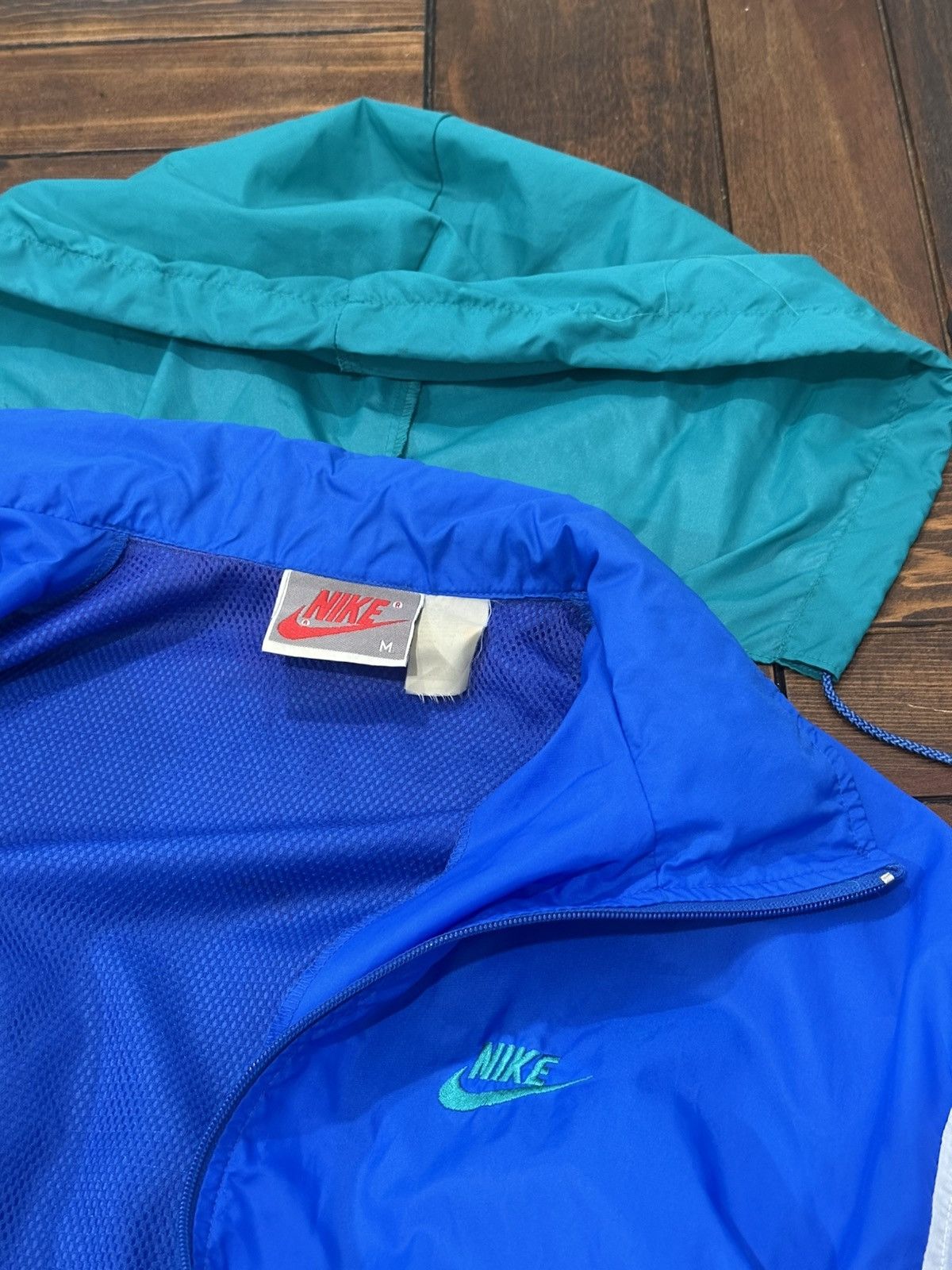 Nike Vintage 90s Nike Windbreaker W Packable Hood Size Medium Size US M / EU 48-50 / 2 - 11 Thumbnail