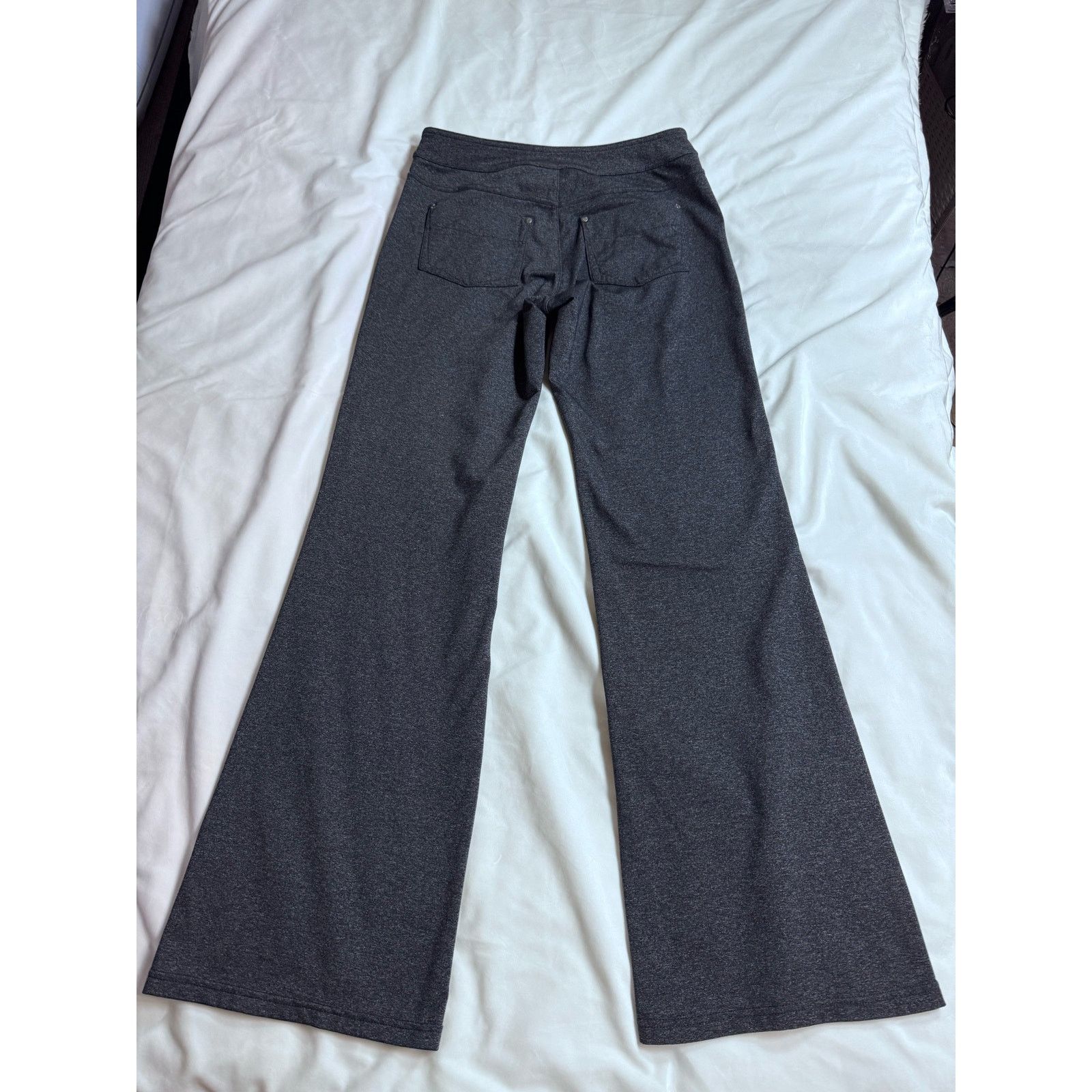 Athleta Athleta Bootcut Classic Flared Stretch Yoga Pants Grey USED Size 27" / US 4 / IT 40 - 2 Thumbnail