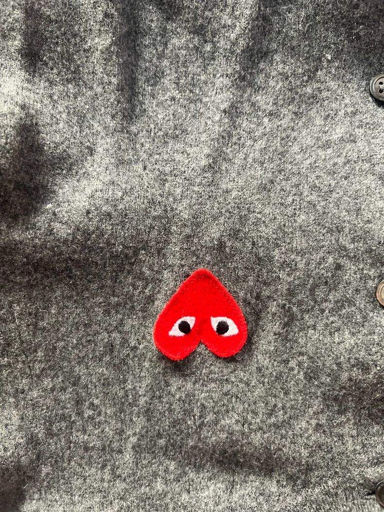 Comme des Garcons Comme Des Garcons Grey red heart wool cardigan Size M / US 6-8 / IT 42-44 - 1 Thumbnail