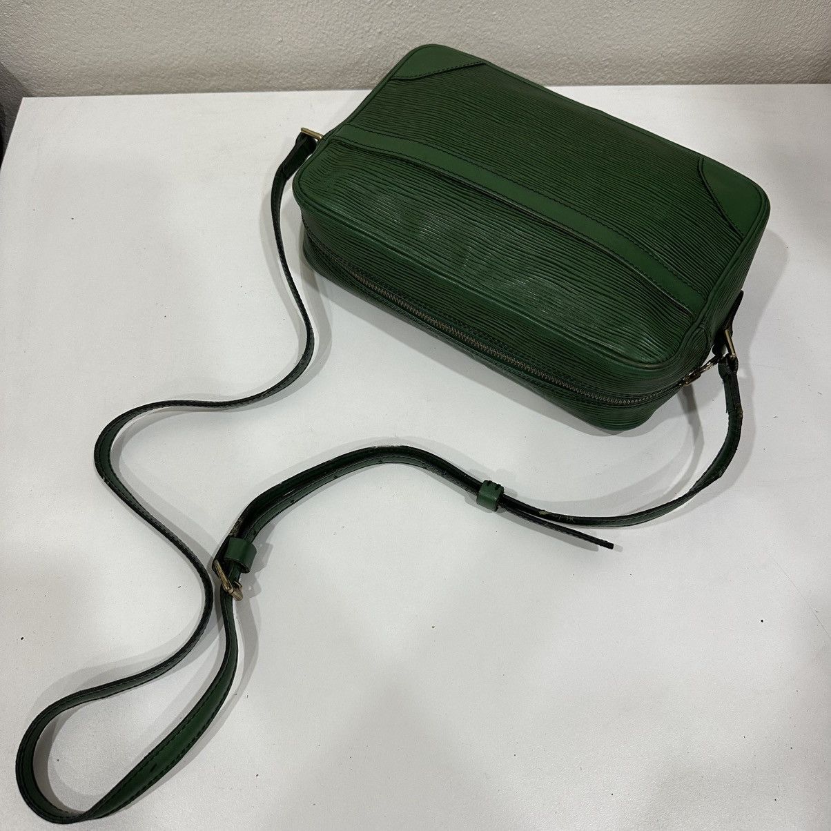Louis Vuitton ‼️LASTDROP‼️LOUIS VUITTON TROCADWRO 27 EPI LEATHER SHOULDERBAG Size ONE SIZE - 5 Thumbnail