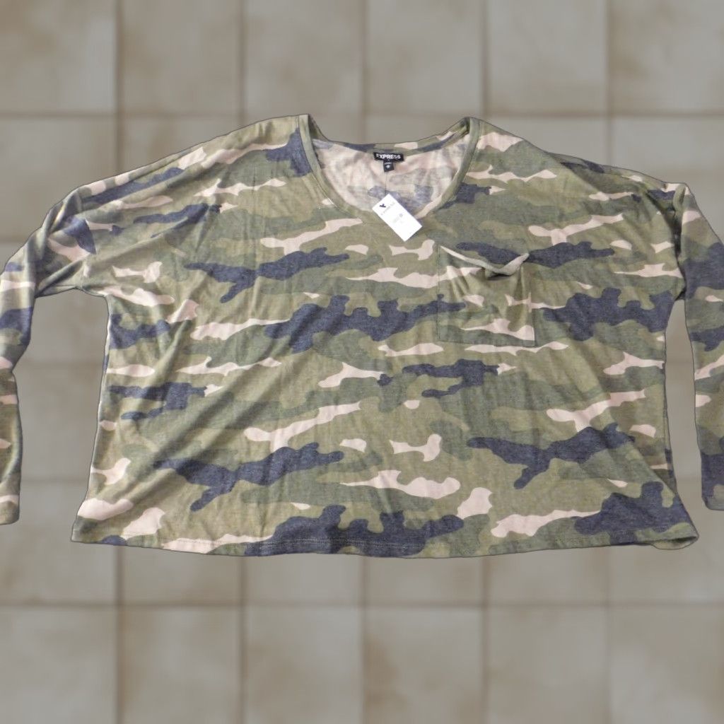 Express Express Womens Blouse XL Green Camouflage Long Sleeve Crew Neck Pullover Casual Shirt Size XL / US 12-14 / IT 48-50 - 1 Thumbnail