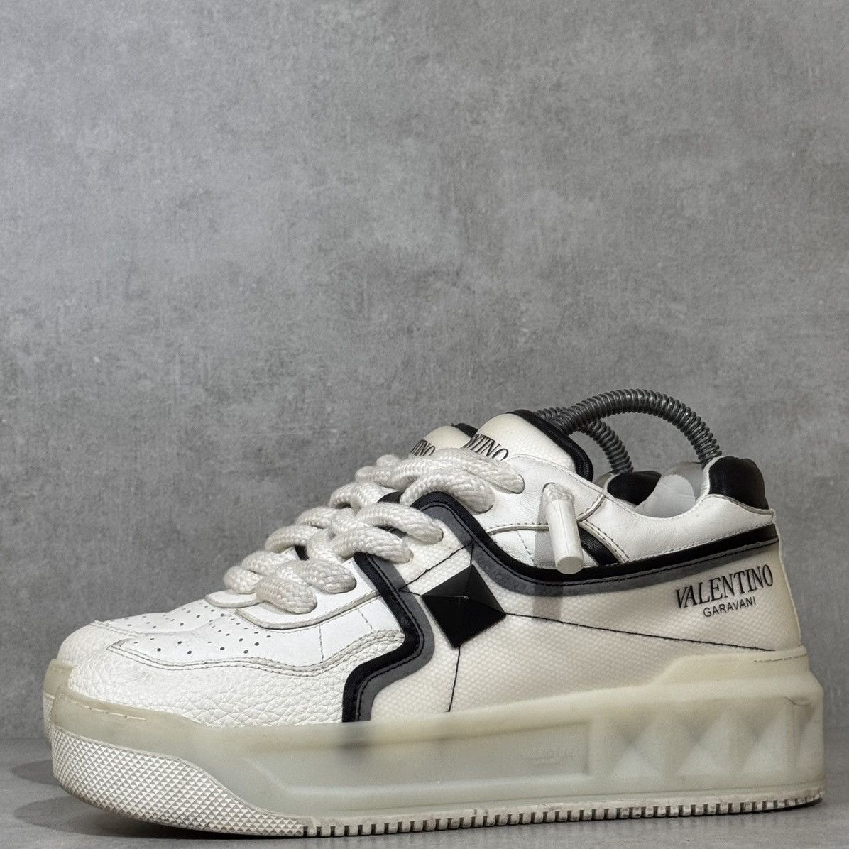 Valentino VALENTINO GARAVANI ONE STUD LOW TOP Size US 7 / EU 40 - 1 Thumbnail