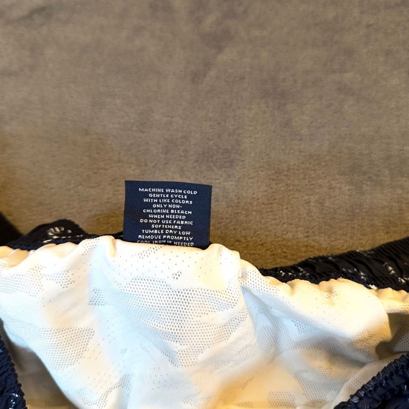 Cremieux Cremieux Floral Swim Trunks Mens XL Navy Blue 5.5 Inseam NWT Water-Repellent UV-Protection Pockets Drawstring Lined Beach Bottoms Pattern: Floral Palm Size US 36 / EU 52 - 7 Thumbnail