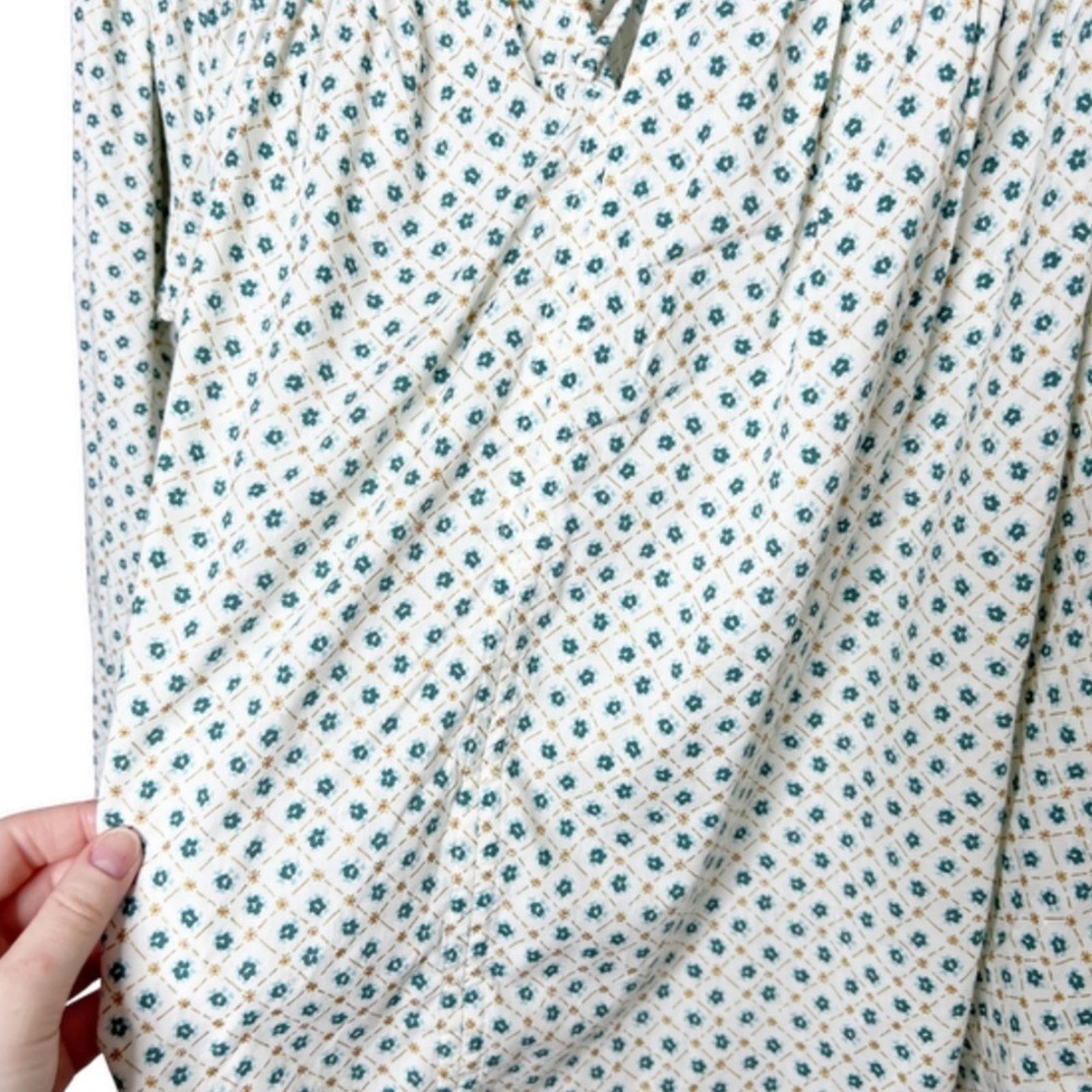 Target Basics New with Tag Universal Thread Women's Floral Blouse Size M / US 6-8 / IT 42-44 - 11 Thumbnail