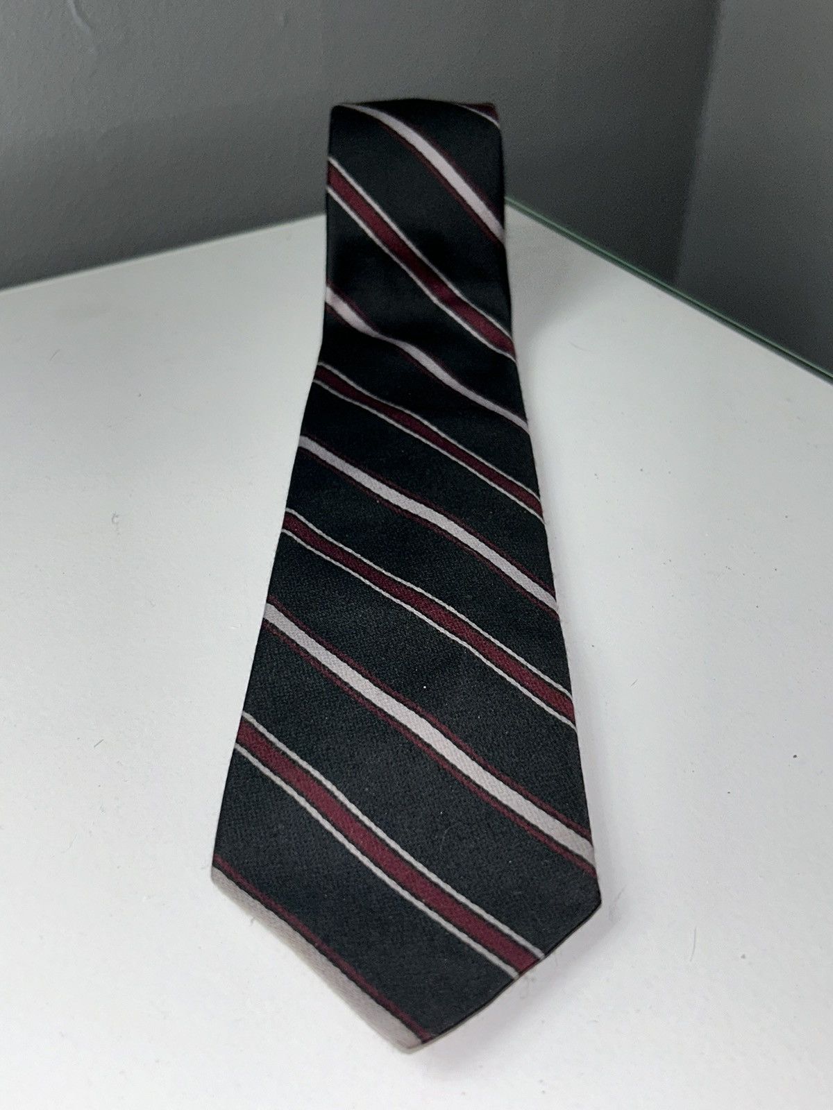 Givenchy Givenchy Gentleman Paris Black/Red/White Neck Tie Size ONE SIZE - 2 Thumbnail