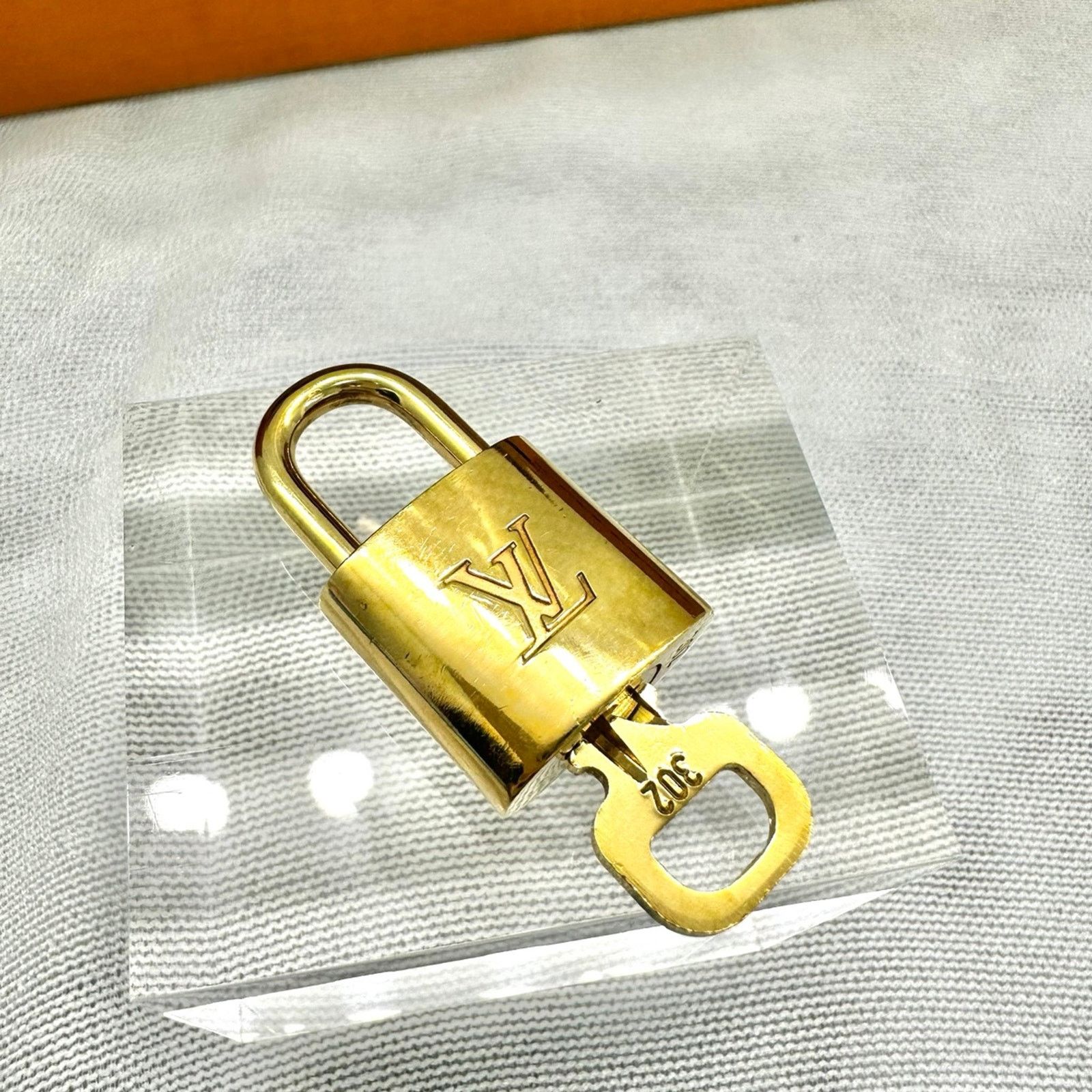 Louis Vuitton retailer Lock and Key #302