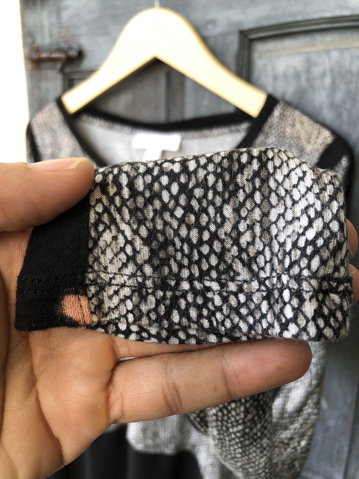 Michael Kors Michael Kors RN:111818 CA:45885 Snake Skin Print Long Sleeve Size M / US 6-8 / IT 42-44 - 8 Thumbnail
