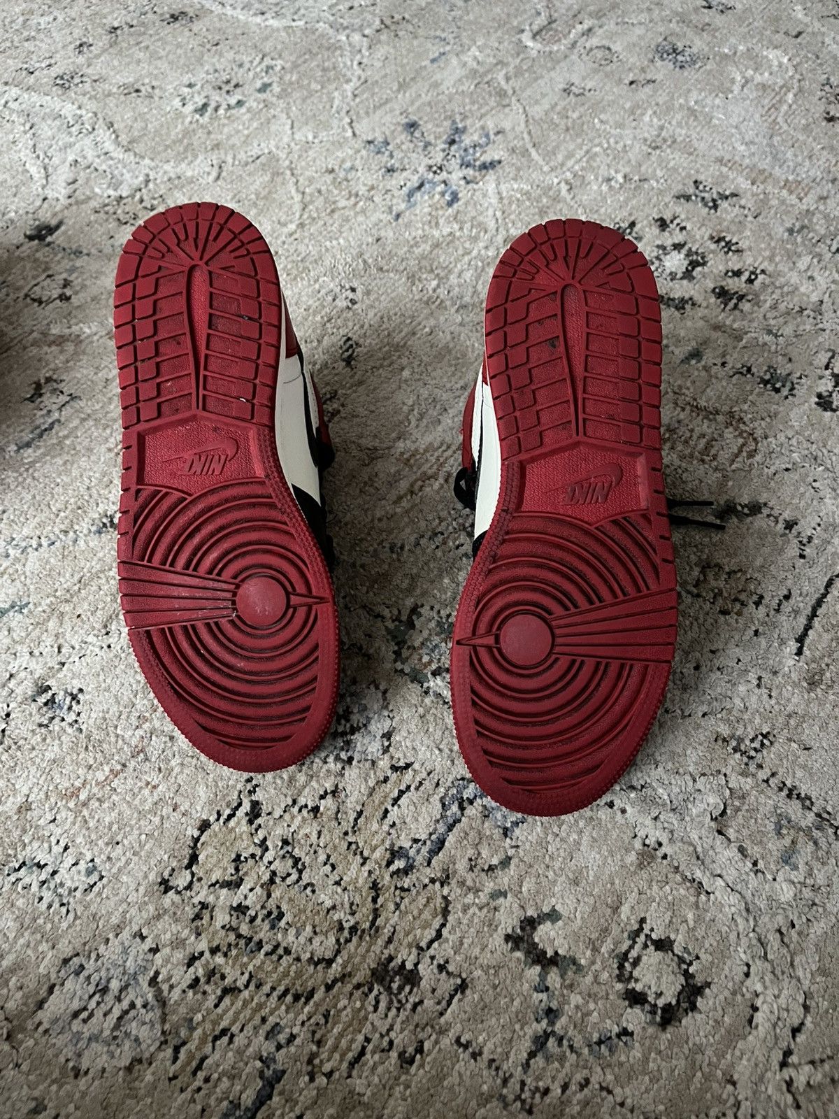 Nike Air Jordan 1 Bred Toe Size 6 Size US 6 / EU 39 - 5 Thumbnail