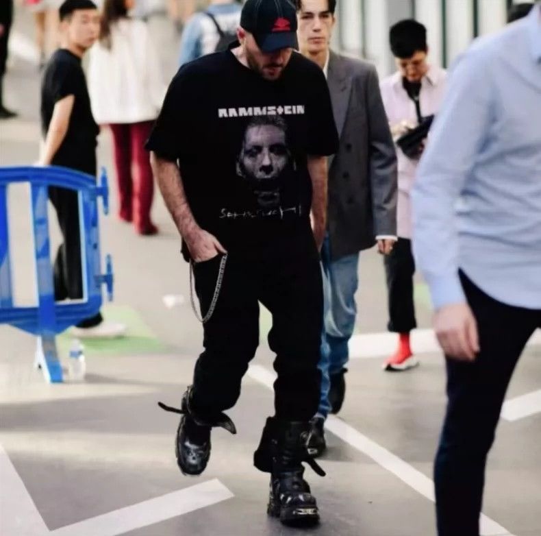Vetements VETEMENTS German Chariot Made Old Short Sleeve T-Shirt 2501 Size US XS / EU 42 / 0 - 8 Thumbnail