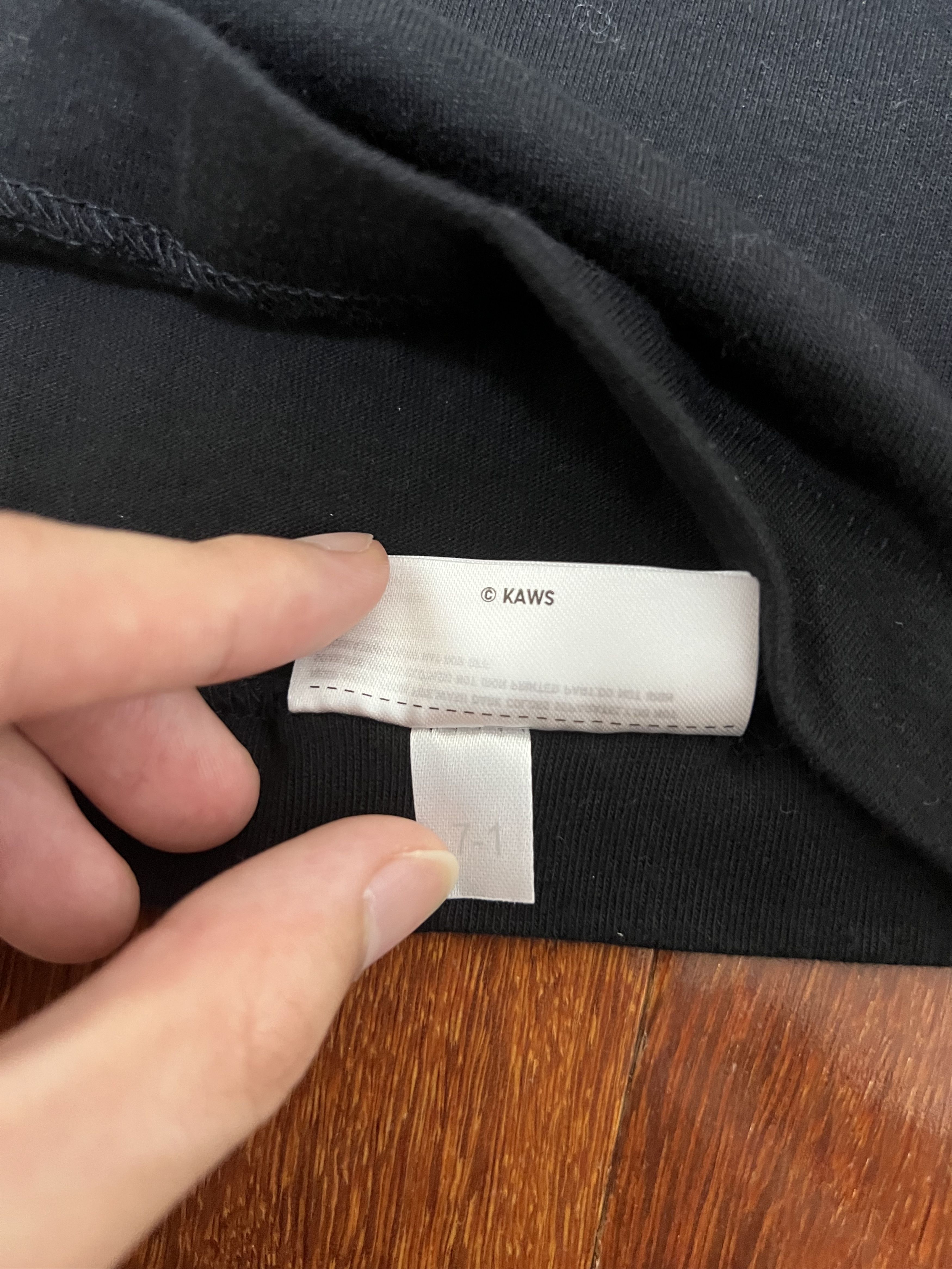 Kaws × Uniqlo 💚 Kaws x Uniqlo Wordmark Tee Black Medium NEW Size US M / EU 48-50 / 2 - 10 Thumbnail
