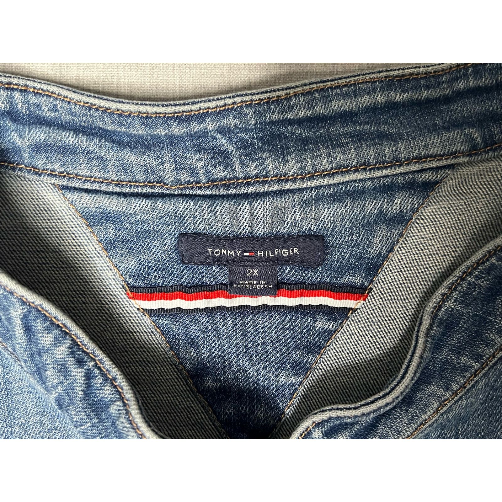 Tommy Hilfiger Tommy Hilfiger Button Up 4 Pocket Denim Jean Jacket 2XL Size US XXL / EU 58 / 5 - 3 Thumbnail