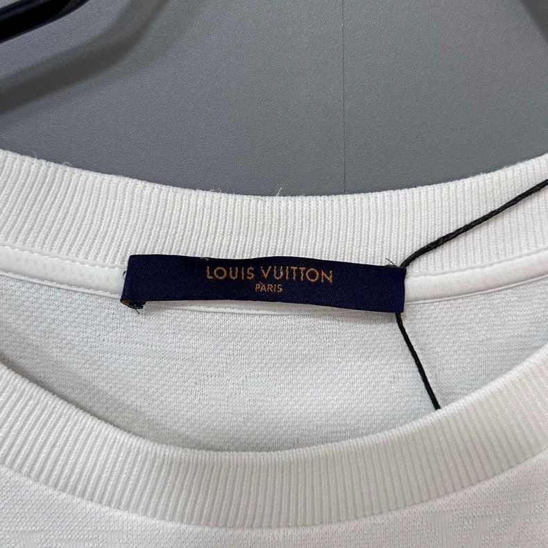 Louis Vuitton White Short Sleeve Louis Vuitton T -2505 Size M / US 6-8 / IT 42-44 - 5 Thumbnail