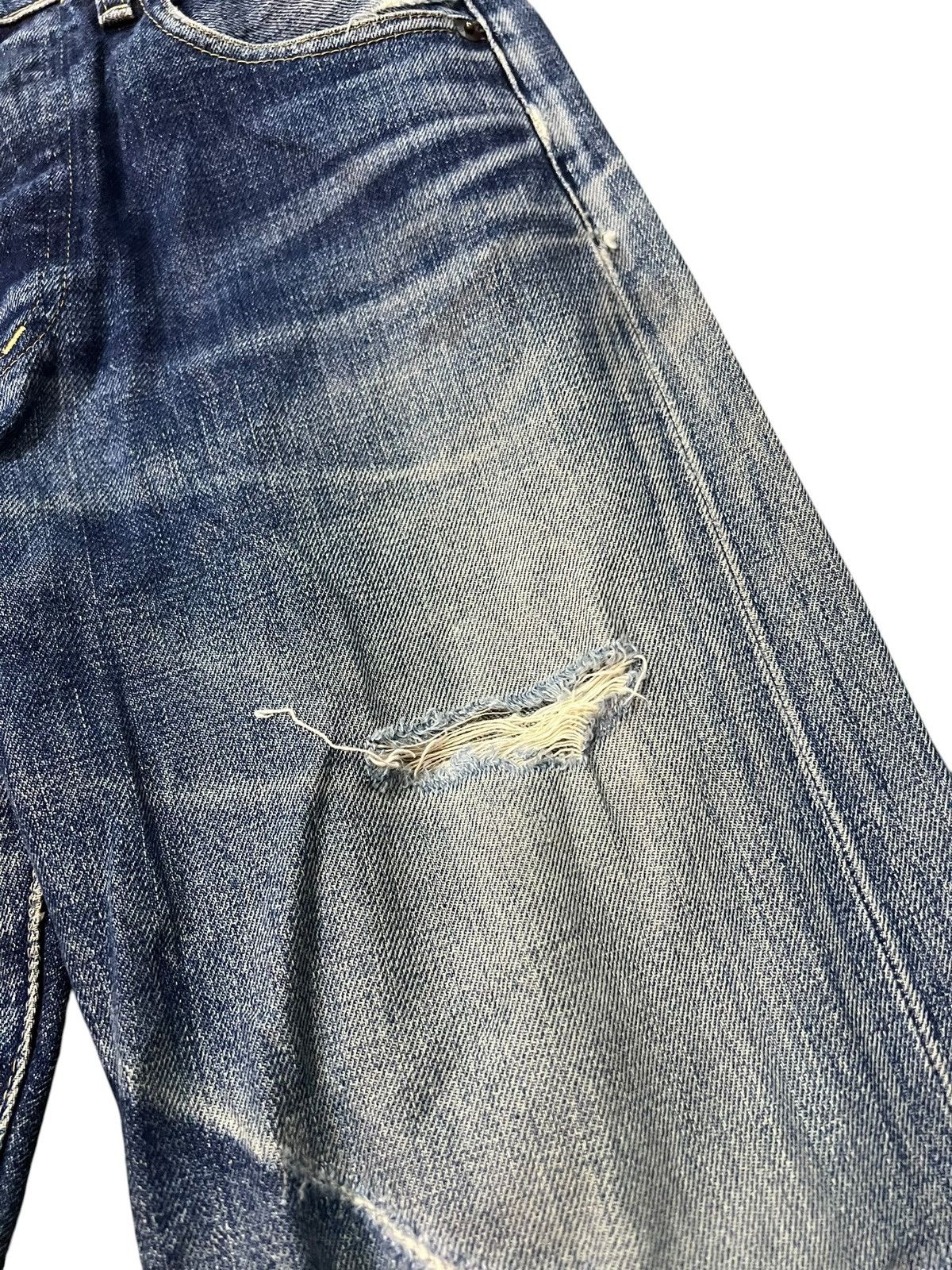 Levi's LEVI’S 702 BIG E BACKLE BACK SELVEDGE FADED DISTRESSED JEAN Size US 28 / EU 44 - 5 Thumbnail