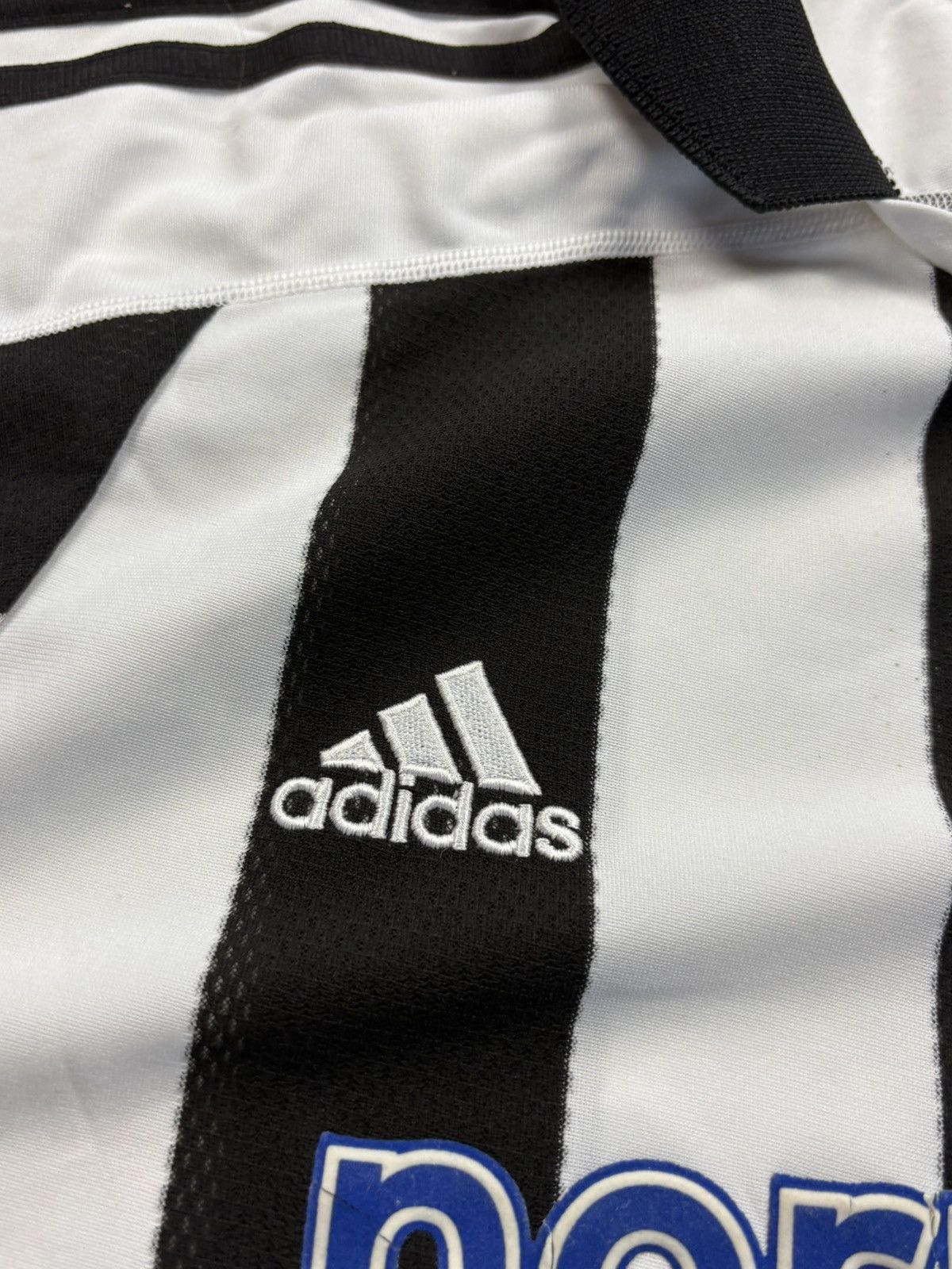 Adidas Newcastle United 03/05 Football Jersey retro premier League Size US M / EU 48-50 / 2 - 7 Thumbnail