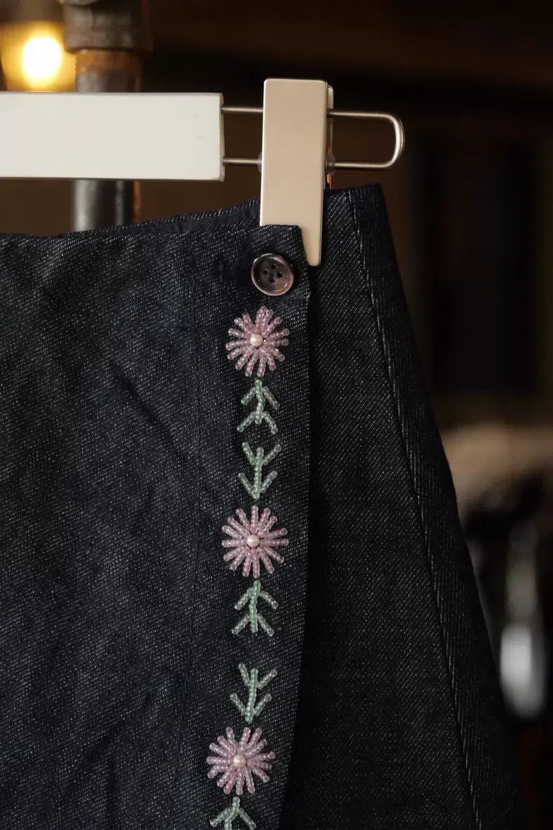 Comme des Garcons Comme Des Garcons size M Flower Beaded Denim Skirt Size 23" - 3 Thumbnail