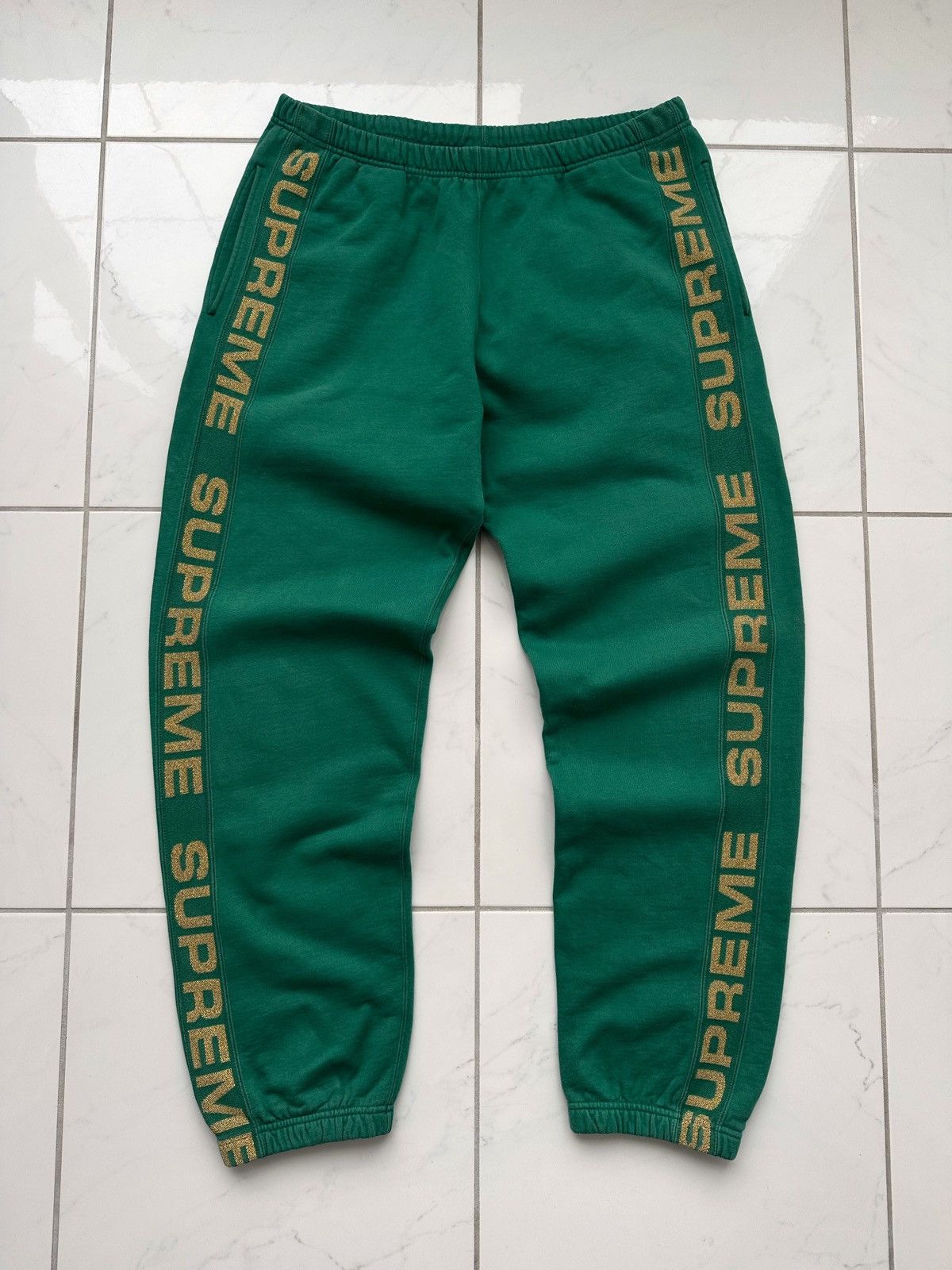 Supreme Supreme Green Sweatpants Size US 34 / EU 50 - 1 Thumbnail