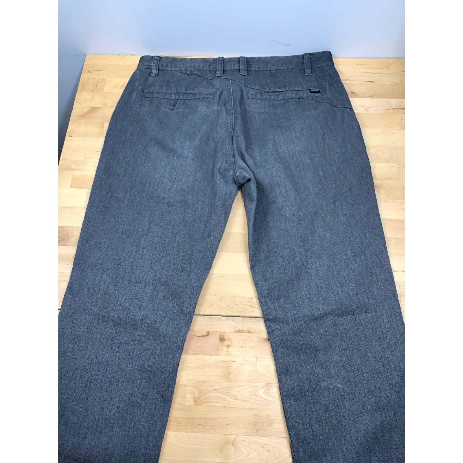 Volcom Volcom Pants Mens Chino Flat Front Tapered Leg 36 Gray Volcom Brand Pants Mens Regular 36 in Gray Vintage: No N/A Size US 36 / EU 52 - 3 Thumbnail