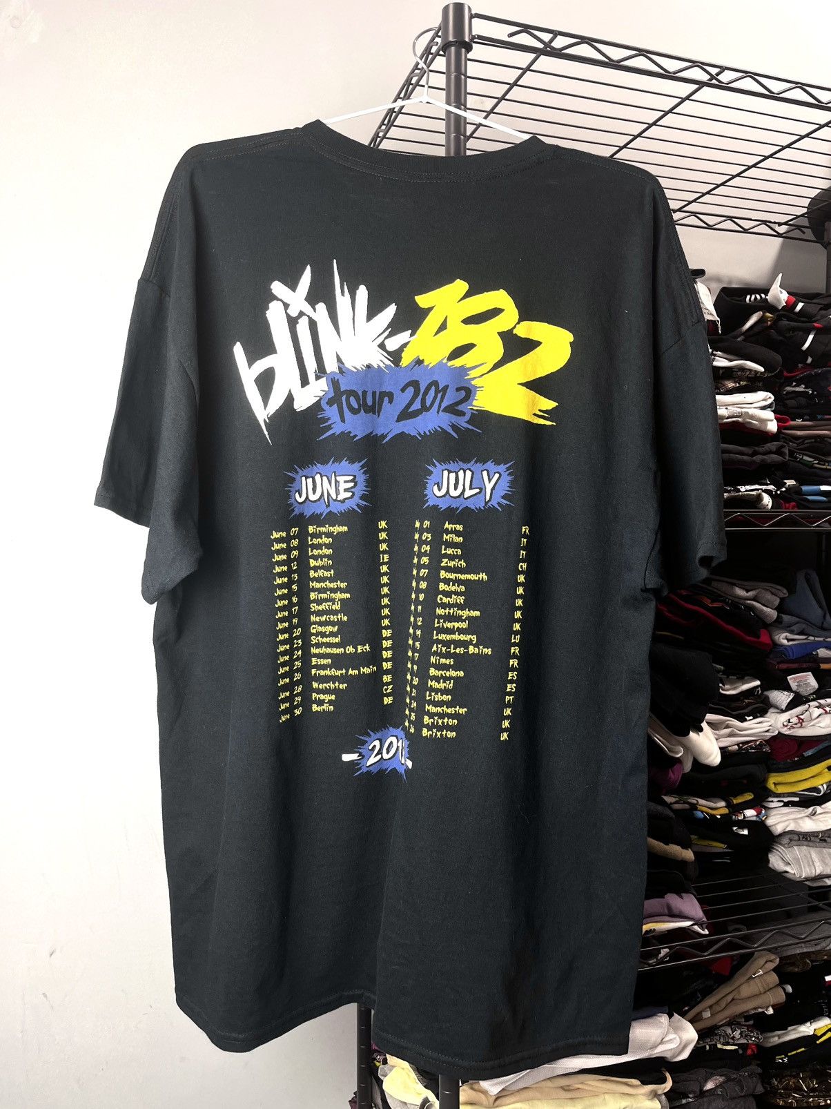 Band Tees Vintage Blink 182 Tour 2012 Band Rock T Shirt Pop Punk Size US XL / EU 56 / 4 - 2 Thumbnail