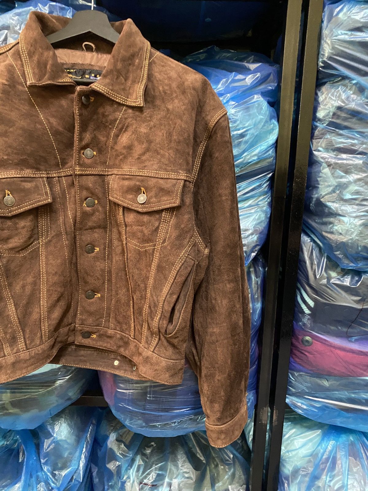 Strawberry Vintage Strawberry USA Brown Suede Leather Trucker Jacket Size US L / EU 52-54 / 3 - 4 Thumbnail