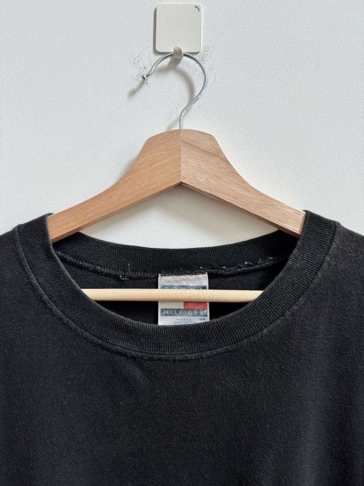 Tommy Hilfiger Vintage Tommy Hilfiger Small Flag Pocket T-Shirt Size US XL / EU 56 / 4 - 6 Thumbnail