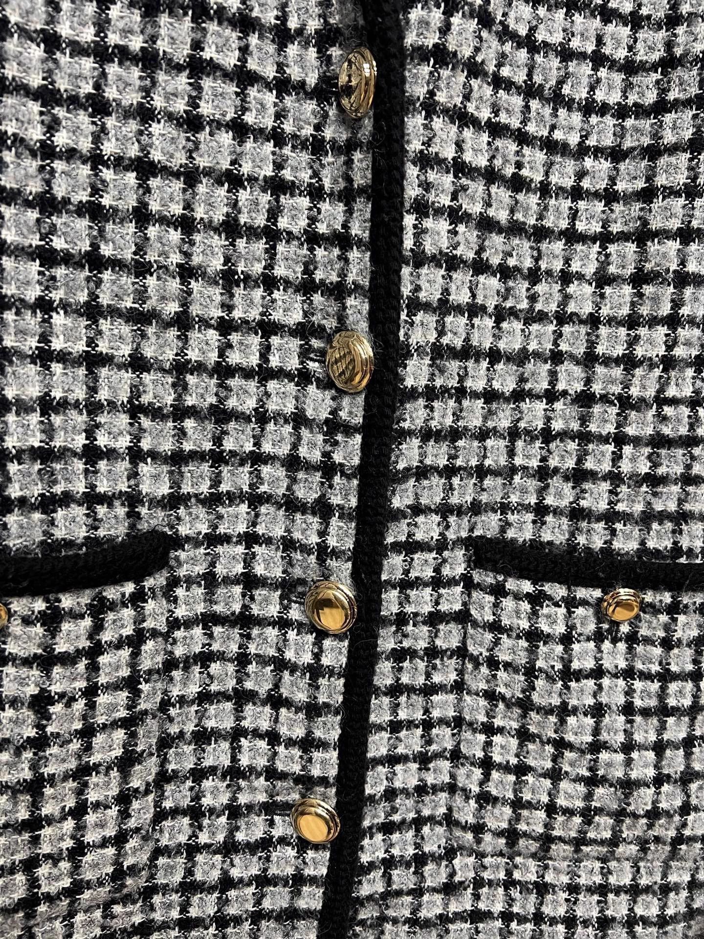 Miu Miu Miumiu Black and White Tweed Plaid Coat with Gold Buttons Size XS / US 0-2 / IT 36-38 - 3 Thumbnail