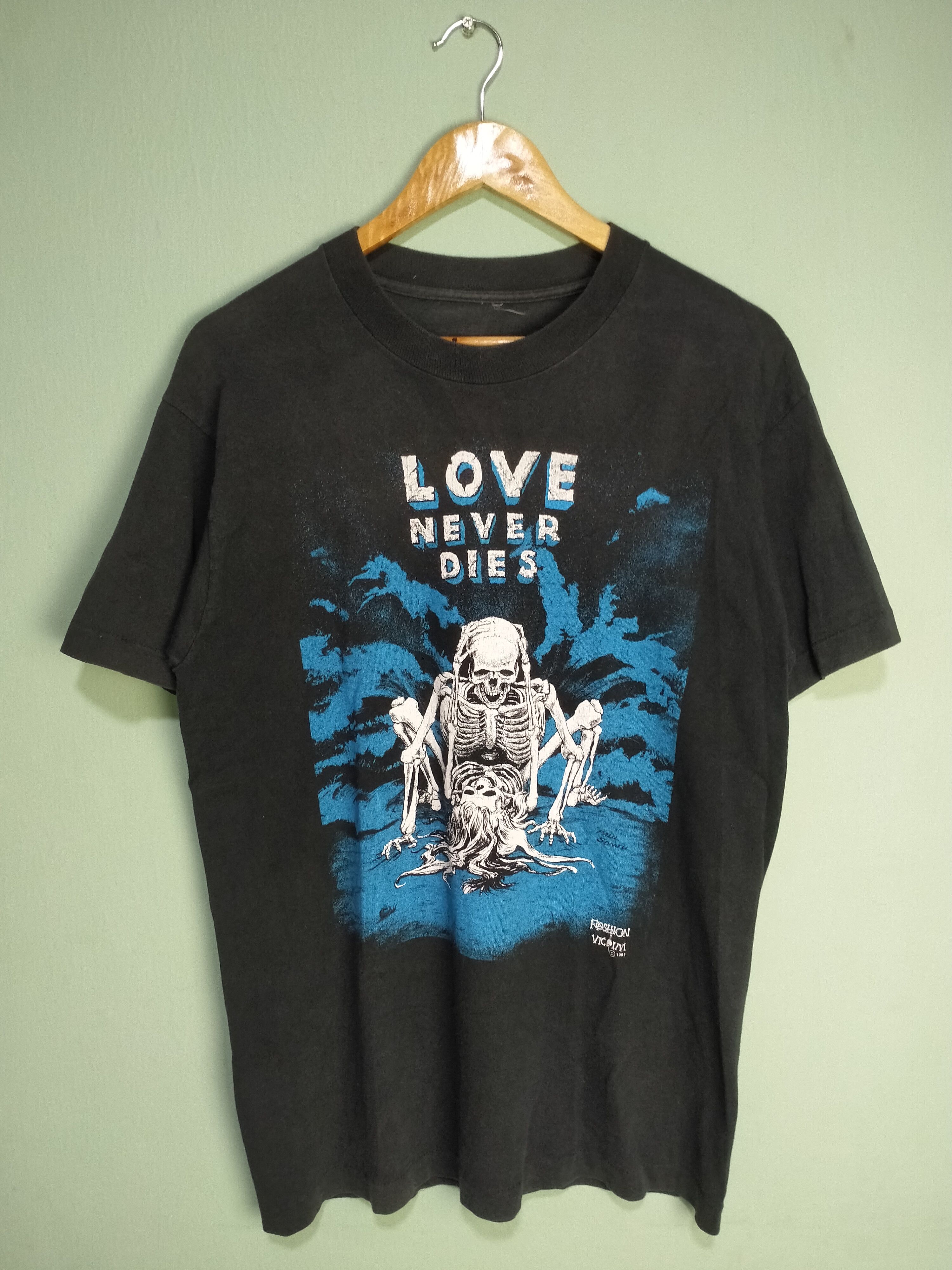 FASHON VICTIM LOVE NEVER DIES Tシャツ　90s Unified Goods