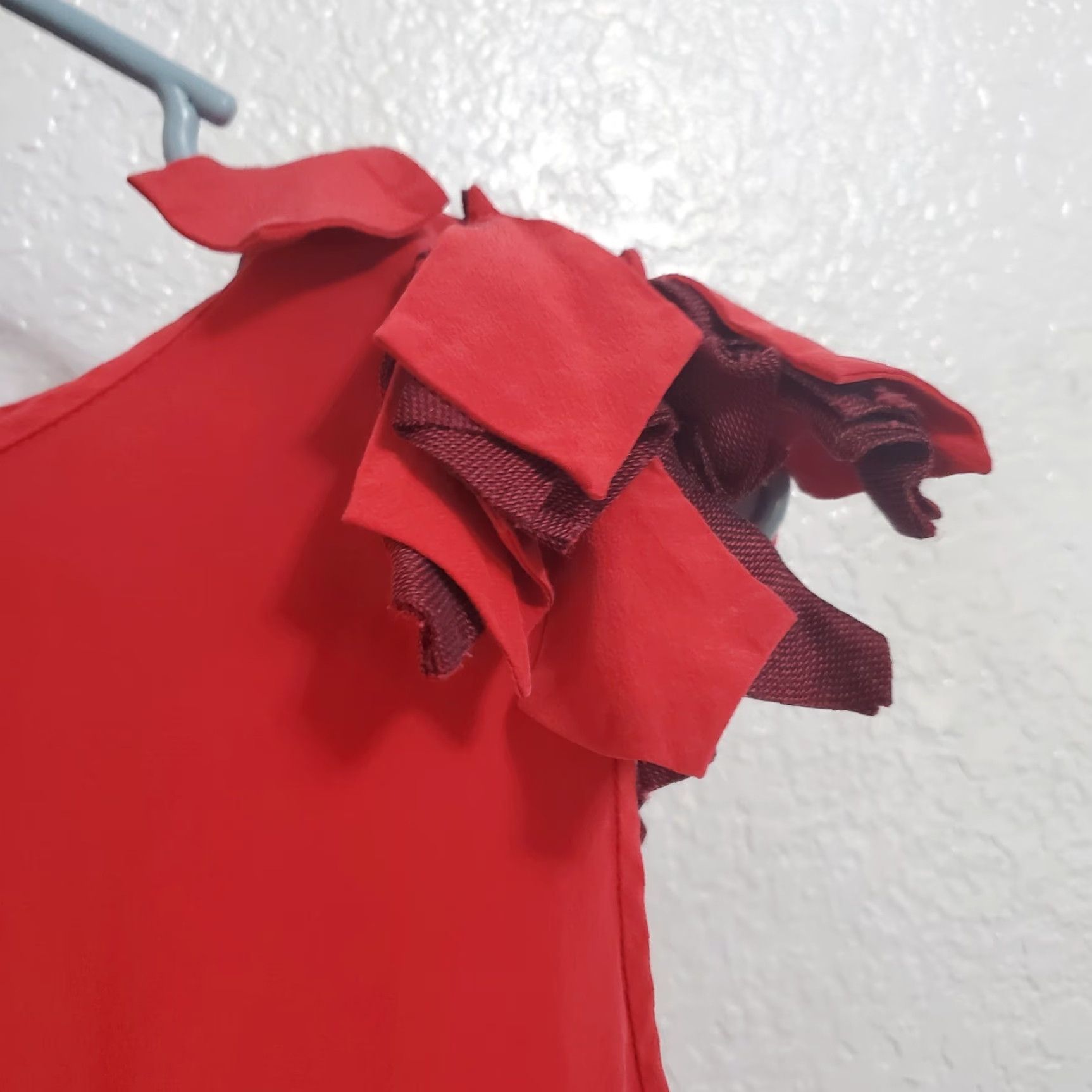 Trina Turk VINTAGE Trina Turk Blouse Shirt Women 8 Red Sleeveless Silk Ruffle Shoulder Tunic Size M / US 6-8 / IT 42-44 - 4 Thumbnail